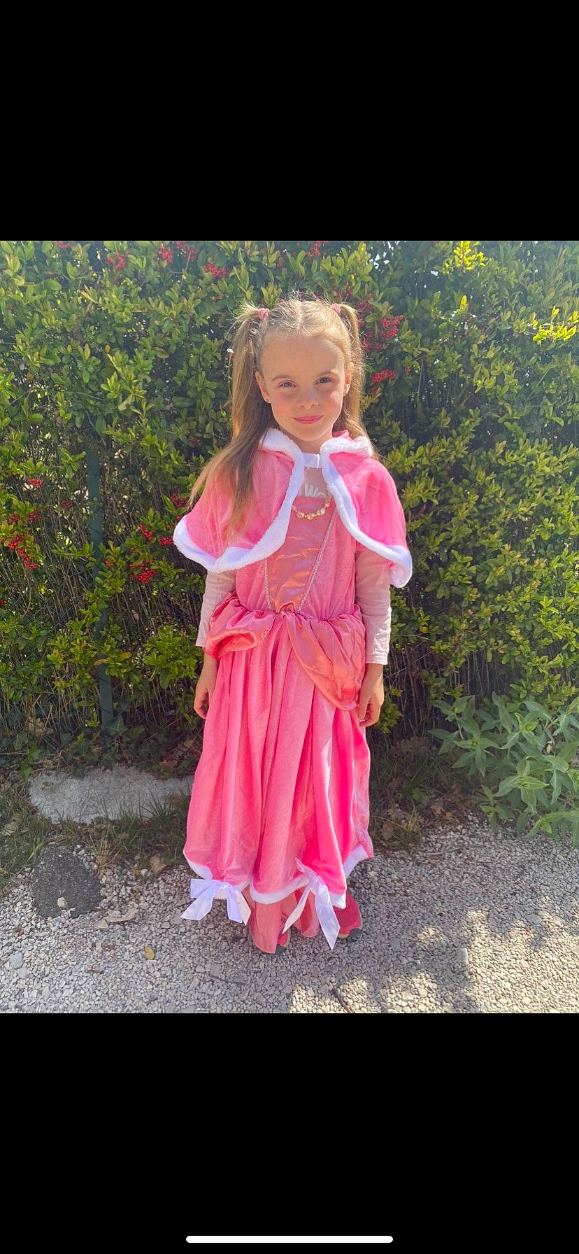 Jade participe au concours pour gagner de l'argent avec cette photo : brown_hair, clothing, day_dress, dress, face, fawn, formal_wear, grass, hair, joy, long_hair, magenta, one_piece_garment, pattern, peach, people_in_nature, person, plant, sleeve, street_fashion