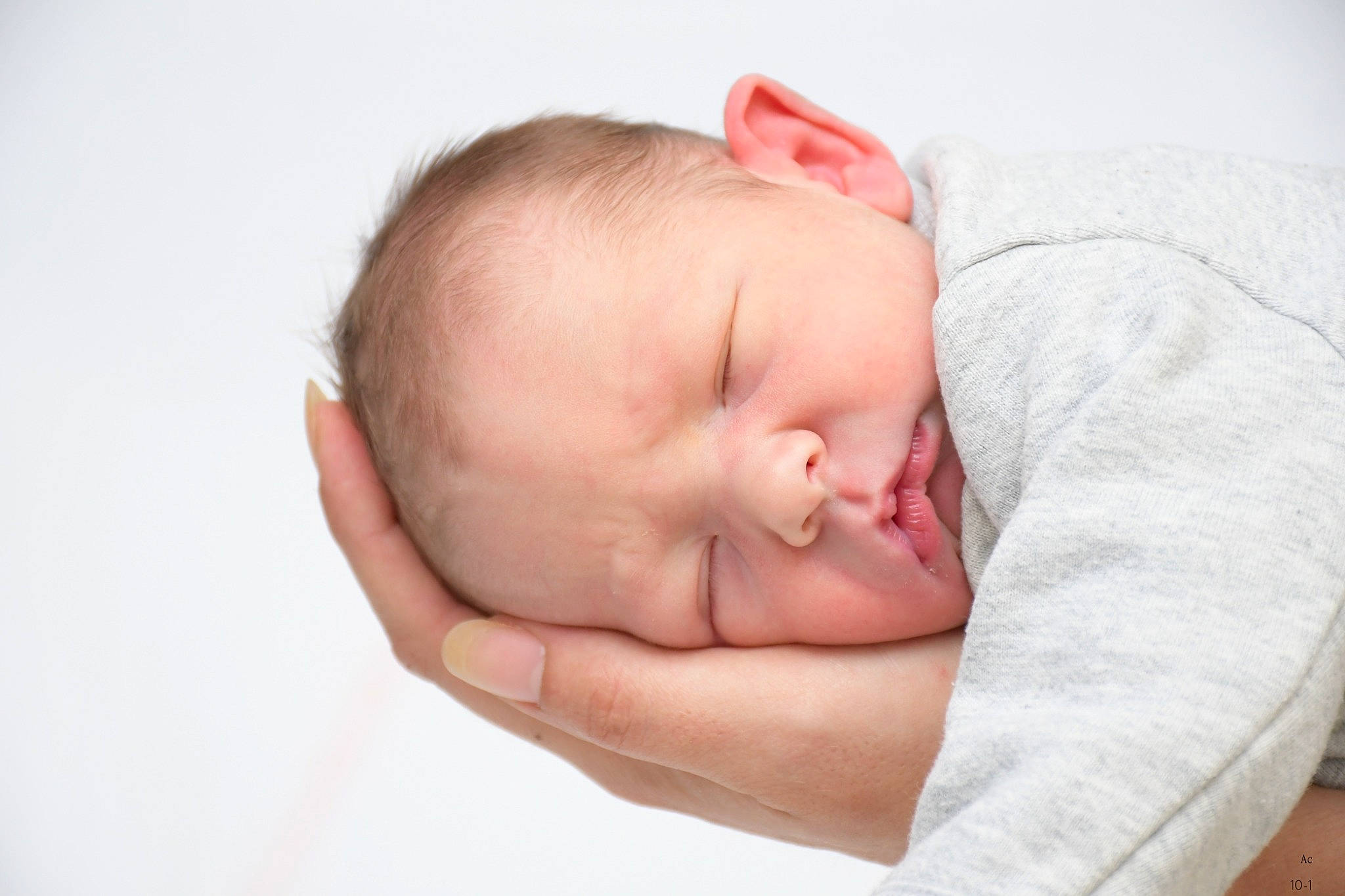 Tiago participe au concours pour gagner de l'argent avec cette photo : baby, baby_sleeping, baby_toddler_clothing, cheek, child, comfort, ear, eyelash, flesh, linens, person, portrait_photography, sleep, thumb, toddler