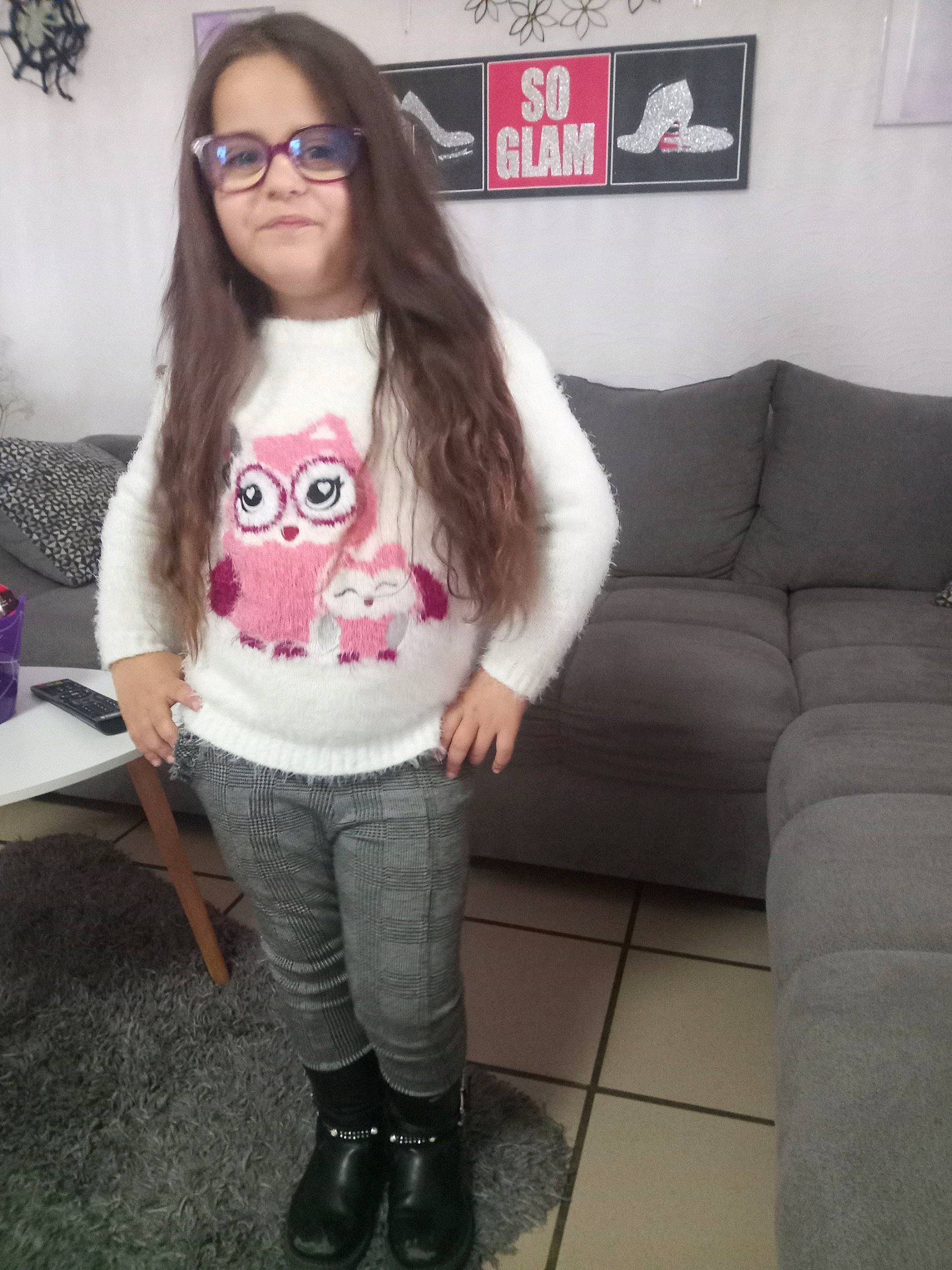 Chanel a rejoint le concours — aidez-le/la à gagner de superbes lots ! black_hair, cool, denim, eyewear, face, glasses, hair, knee, lip, long_hair, person, sleeve, sportswear, street_fashion, sunglasses, t_shirt, textile, thigh, vision_care, waist