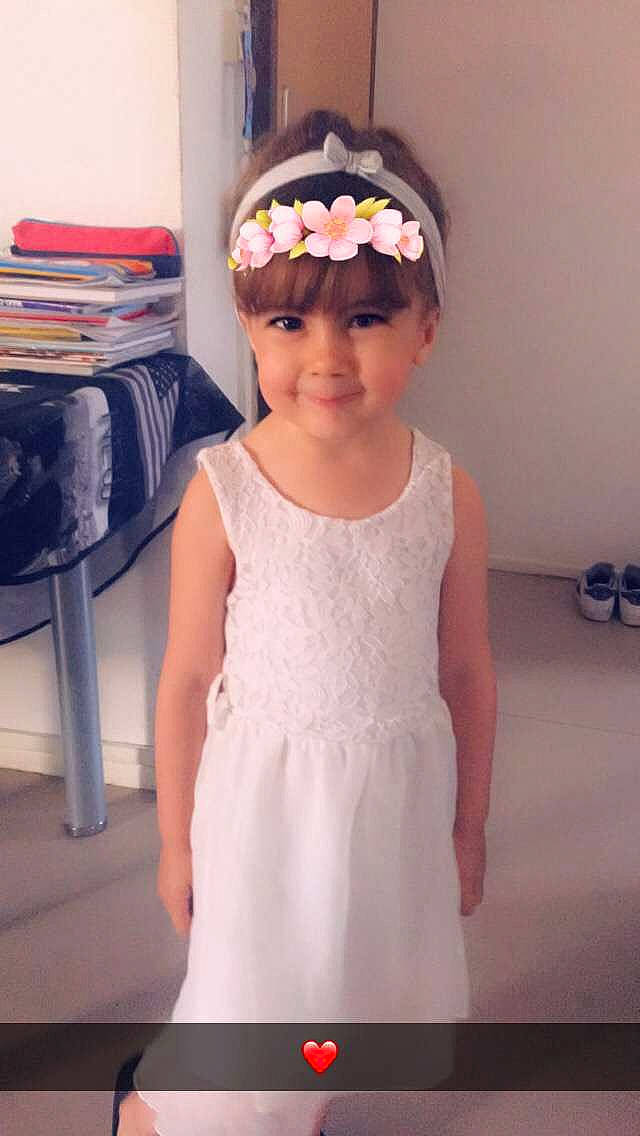 Shanna a rejoint le concours — aidez-le/la à gagner de superbes lots ! child, day, dress, eyewear, fashion_accessory, girl, glasses, hair_accessory, headband, headgear, headpiece, headwear, joy, person, product, shoulder, sunglasses, textile, toddler, vision_care