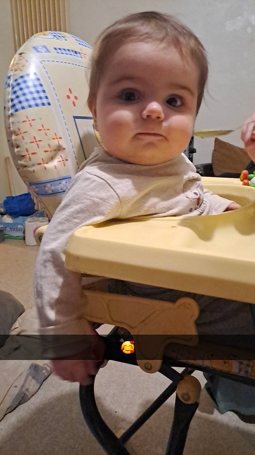 Enzo participe au concours pour gagner de l'argent avec cette photo : baby, baby_products, baby_toddler_clothing, bib, chair, cheek, child, eye, face, fun, person, personal_protective_equipment, play, room, sitting, t_shirt, toddler