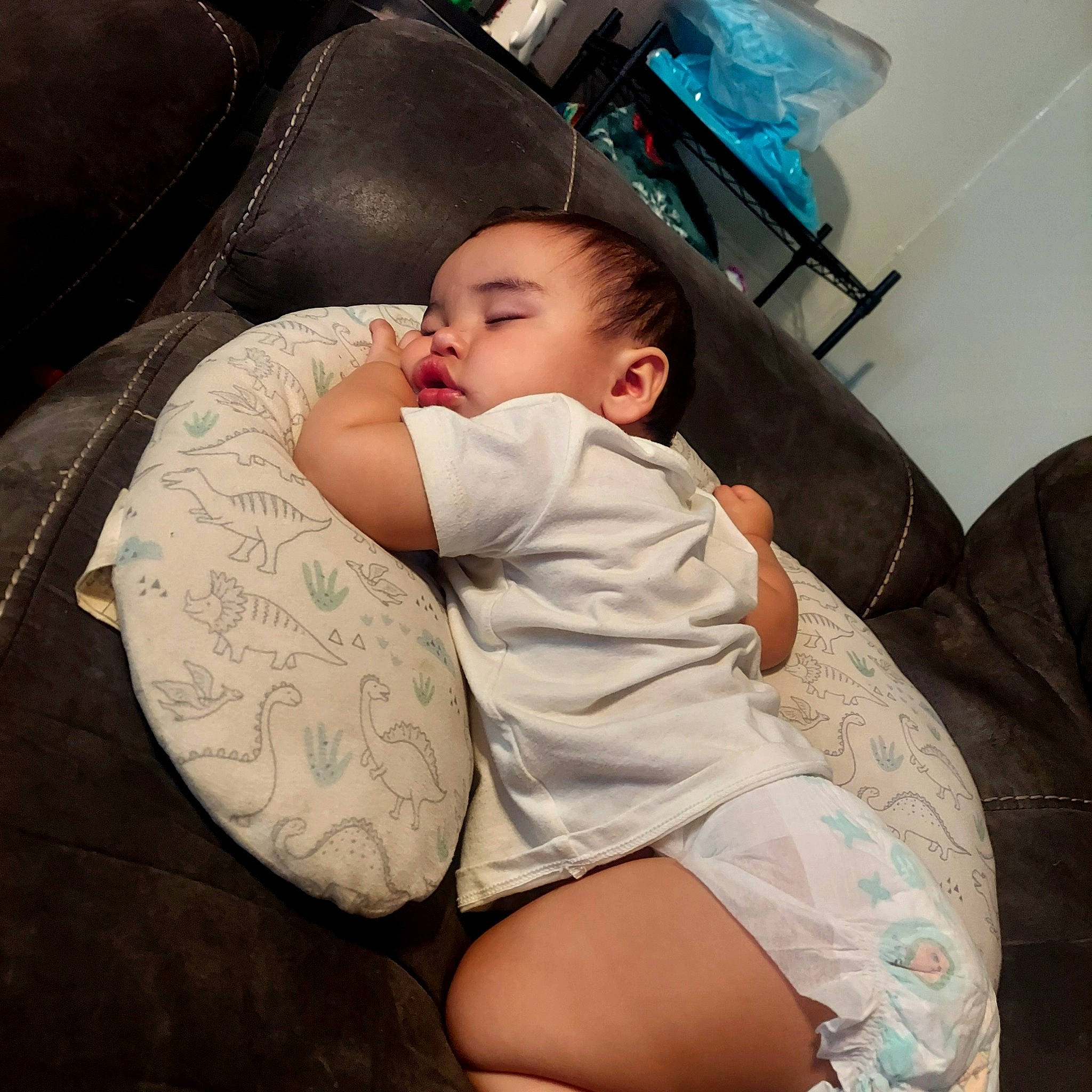 Ninja is registered to the contest to win money with this photo: abdomen, baby, baby_products, chair, chest, comfort, elbow, human_body, human_leg, knee, lap, leg, mouth, person, shorts, sitting, stomach, tattoo, thigh, toddler