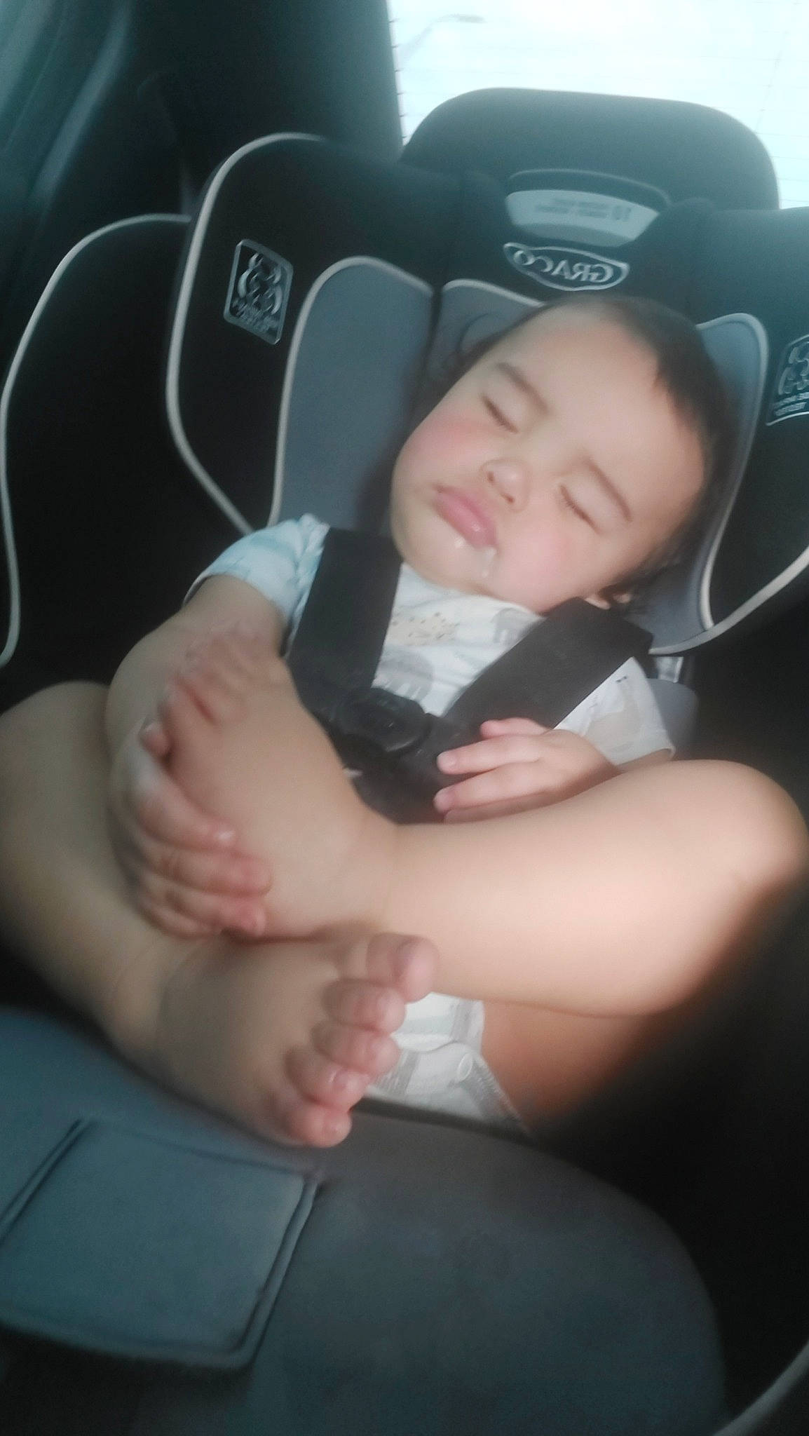 Ninja is registered to the contest to win money with this photo: arm, baby, baby_in_car_seat, baby_products, baby_toddler_clothing, car_seat, car_seat_cover, child, comfort, cool, elbow, finger, gesture, hand, nail, person, sitting, skin, sorrow, steering_wheel
