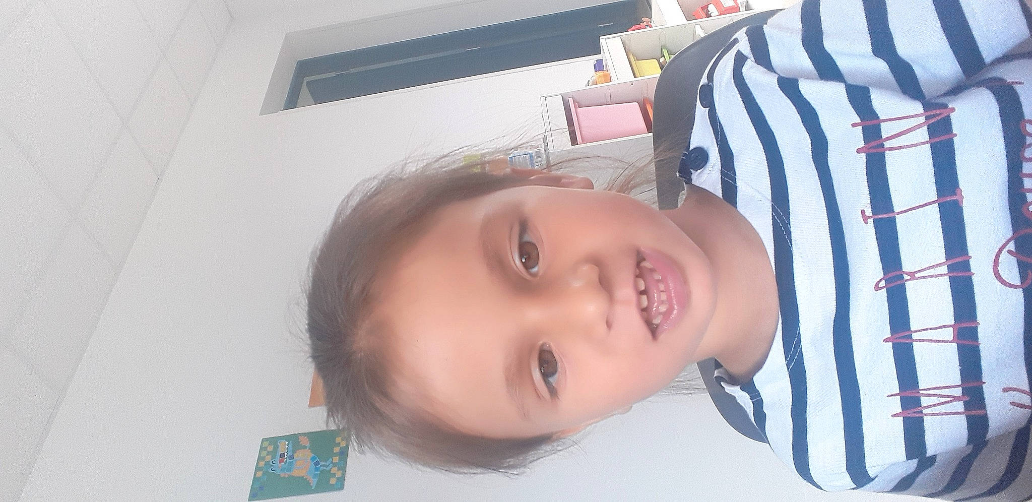 Léana participe au concours pour gagner de l'argent avec cette photo : baby, baby_toddler_clothing, cheek, child, comfort, eyelash, flag, fun, happy, jaw, linens, lip, neck, nose, pattern, person, portrait_photography, room, sleeve, smile