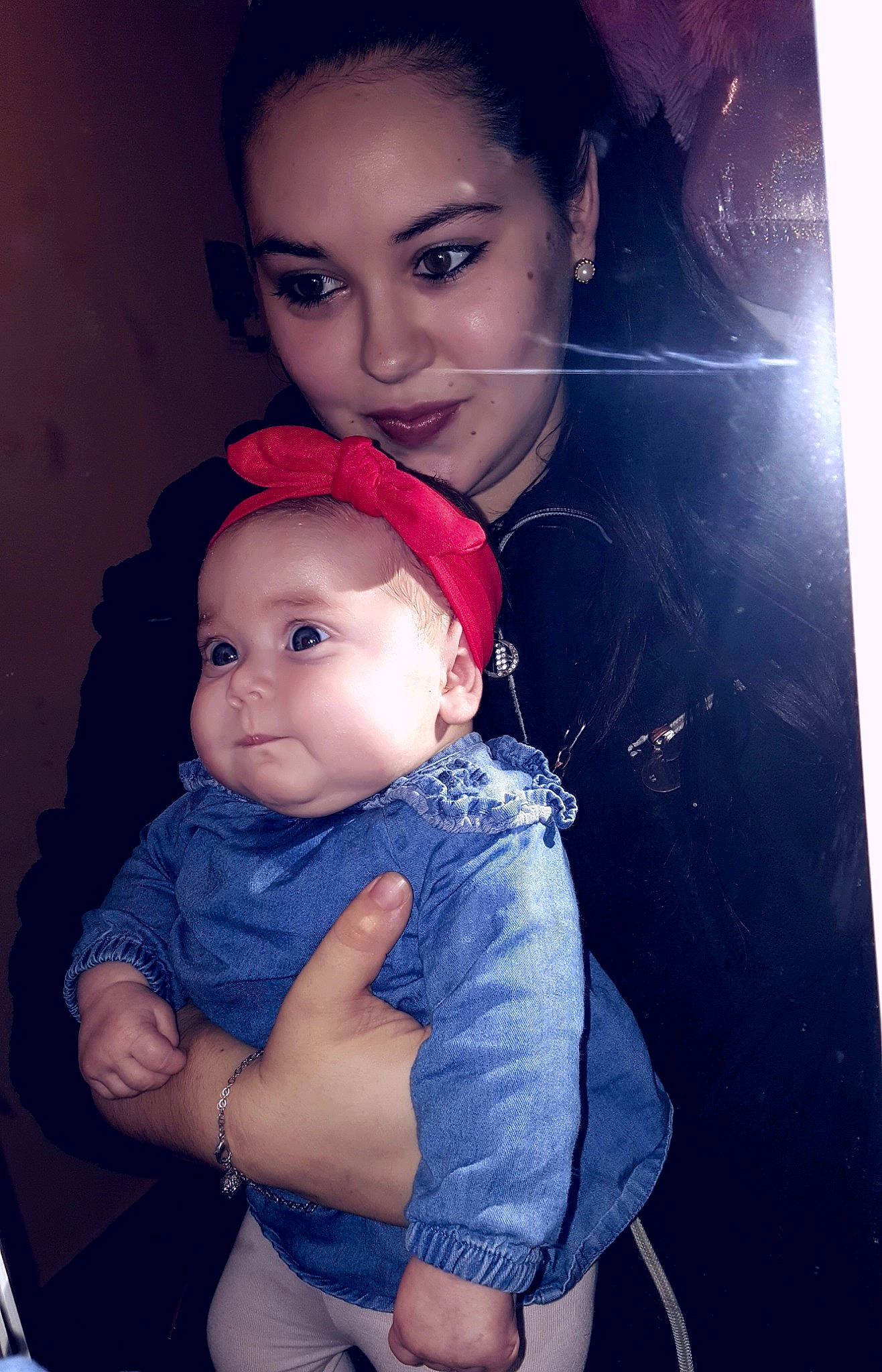 Waynena a rejoint le concours — aidez-le/la à gagner de superbes lots ! baby, beauty, cheek, child, cool, eye, eyebrow, face, forehead, fun, head, human, iris, lip, mother, nose, people, person, product, skin