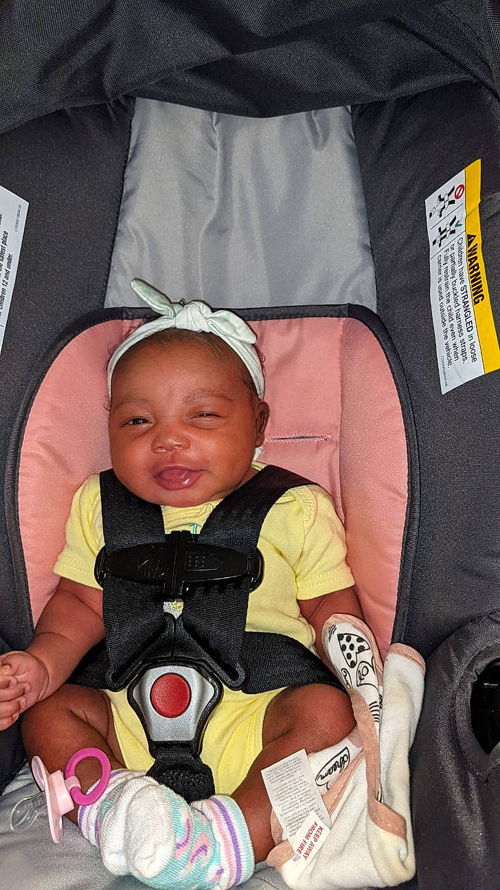 Halo is registered to the contest to win money with this photo: baby, baby_carriage, baby_products, baby_safety, baby_sleeping, baby_toddler_clothing, bag, black, car_seat, carmine, child, comfort, happy, head, lap, person, product, sitting, textile, toddler