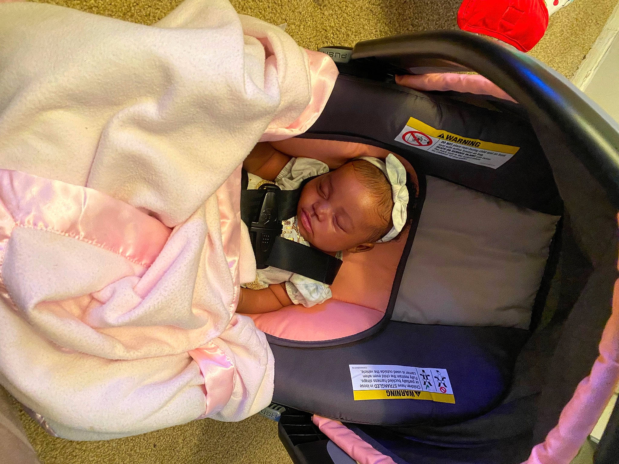 Halo is registered to the contest to win money with this photo: auto_part, baby, baby_carriage, baby_in_car_seat, baby_products, baby_safety, baby_toddler_clothing, car_seat, child, comfort, fun, lap, person, product, sitting, sleep, tire, toddler