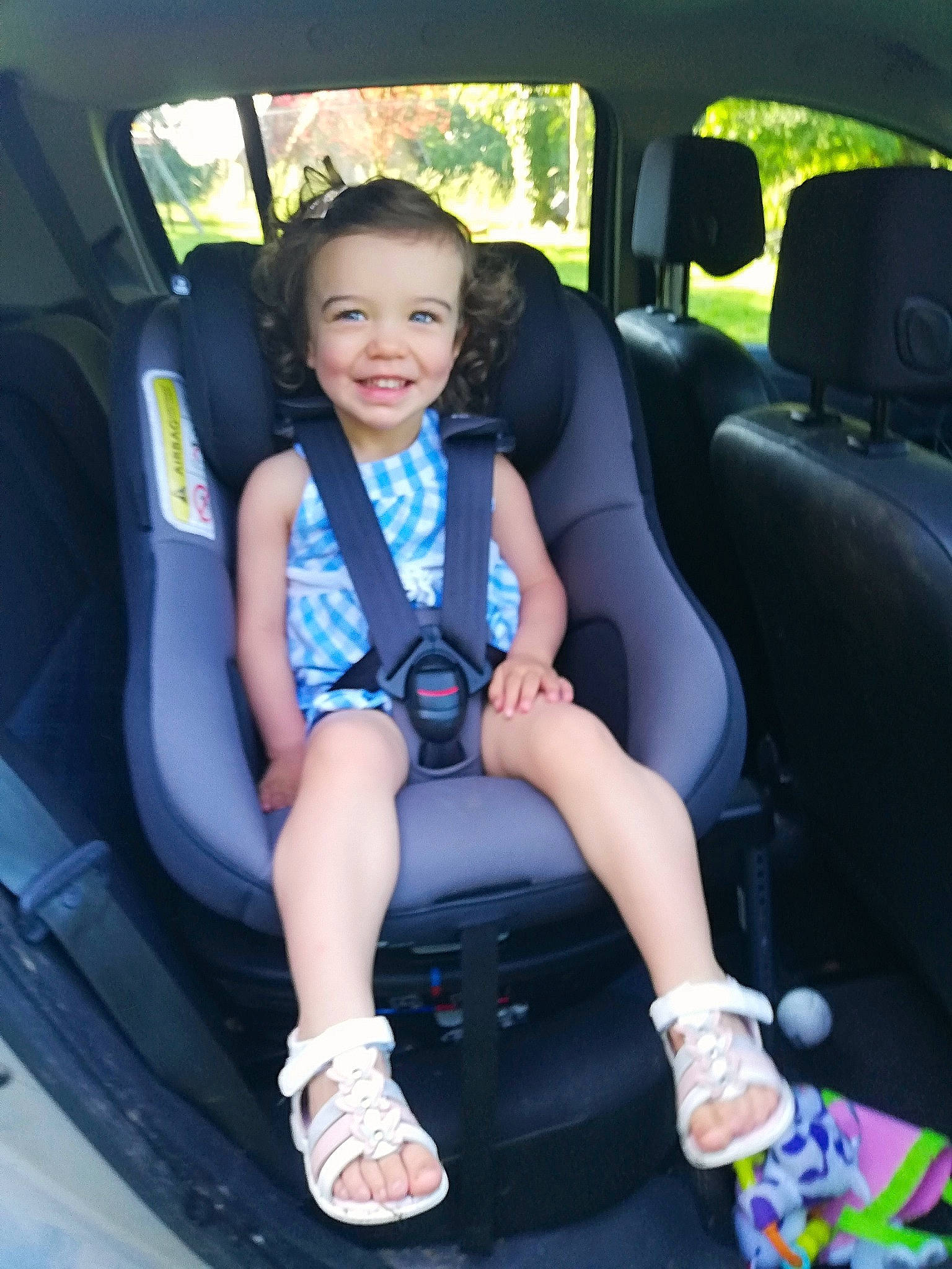 Maddy a rejoint le concours — aidez-le/la à gagner de superbes lots ! automotive_design, automotive_exterior, car, car_seat, car_seat_cover, comfort, finger, head_restraint, joy, leg, leisure, mode_of_transport, motor_vehicle, person, plant, seat_belt, smile, steering_part, steering_wheel, vehicle