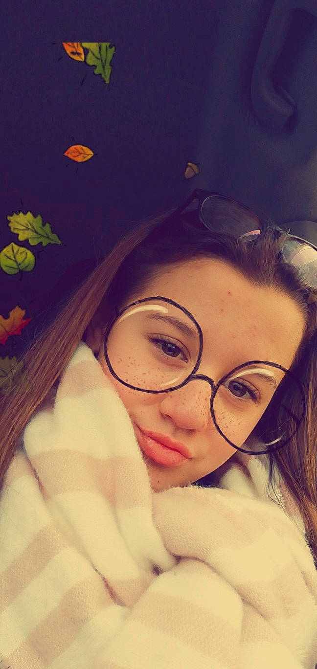 Leelou a rejoint le concours — aidez-le/la à gagner de superbes lots ! beauty, black_hair, cool, eye, eyebrow, eyewear, face, forehead, fun, glasses, hair, head, lip, long_hair, mouth, nose, person, photography, selfie, smile