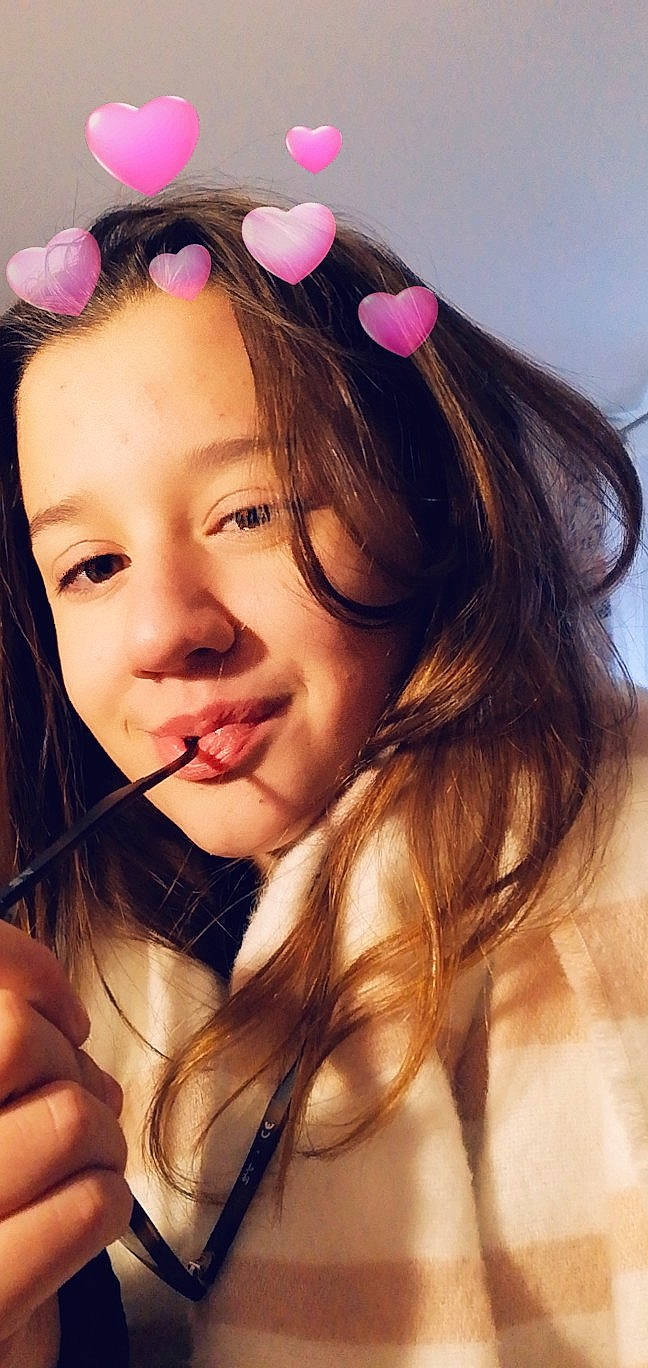 Leelou a rejoint le concours — aidez-le/la à gagner de superbes lots ! beauty, brown_hair, cheek, child, child_model, chin, eyebrow, face, forehead, hair, hair_accessory, hairstyle, head, lip, long_hair, mouth, nose, person, photography, skin