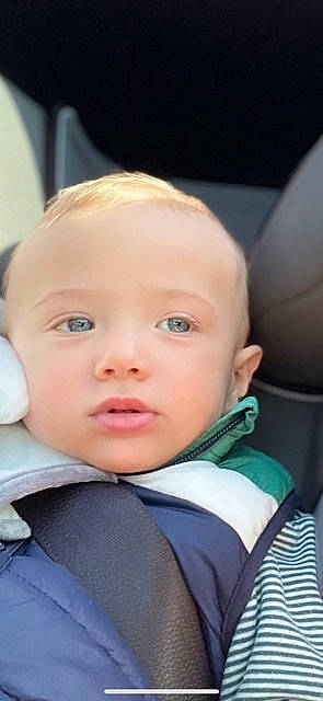 Roman a rejoint le concours — aidez-le/la à gagner de superbes lots ! auto_part, baby, baby_products, baby_toddler_clothing, car_seat, cheek, child, comfort, electric_blue, eyebrow, eyelash, formal_wear, fun, happy, head_restraint, iris, luxury_vehicle, person, seat_belt, sitting