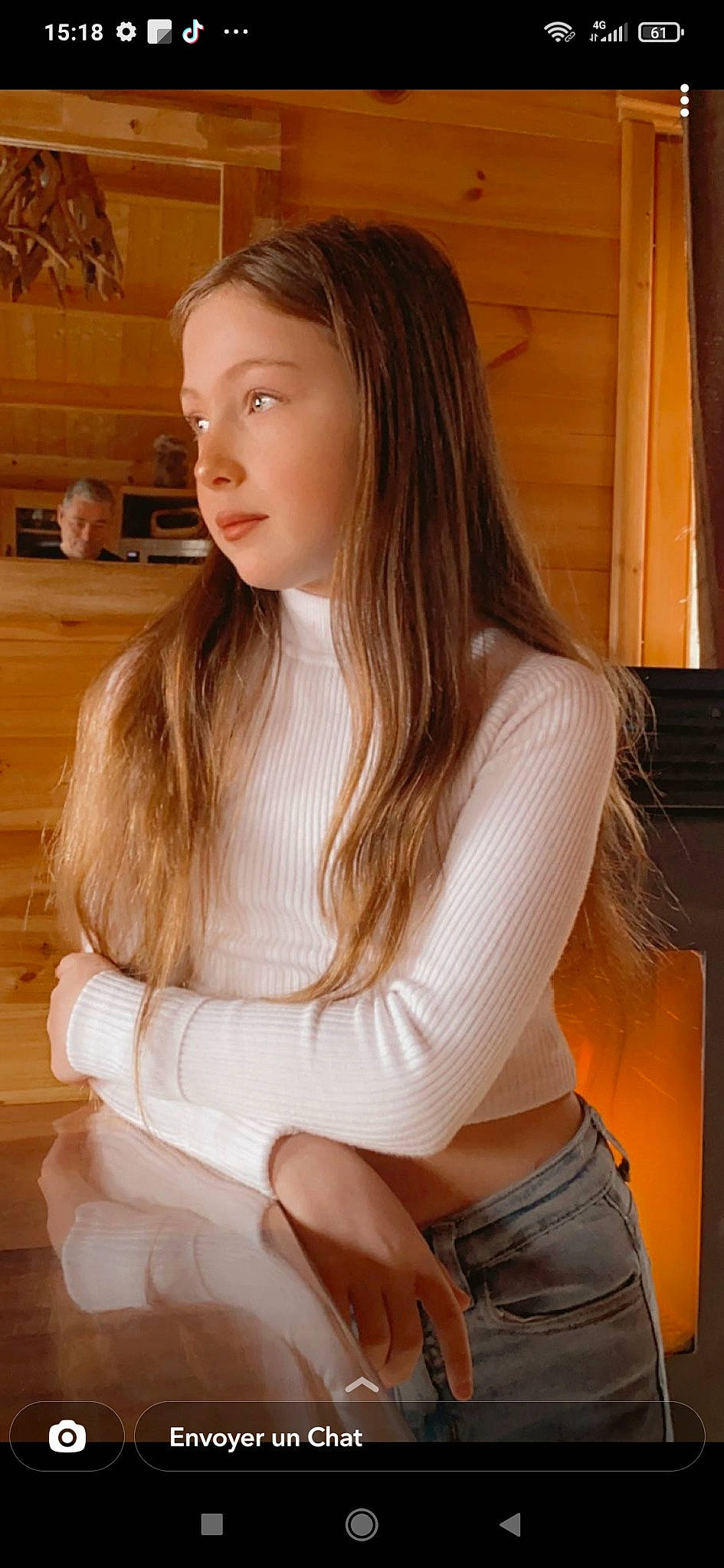 Zoe participe au concours pour gagner de l'argent avec cette photo : abdomen, black_hair, brown_hair, chest, comfort, elbow, face, flash_photography, human_body, human_leg, knee, layered_hair, long_hair, neck, person, shoulder, sleeve, thigh, trunk, waist