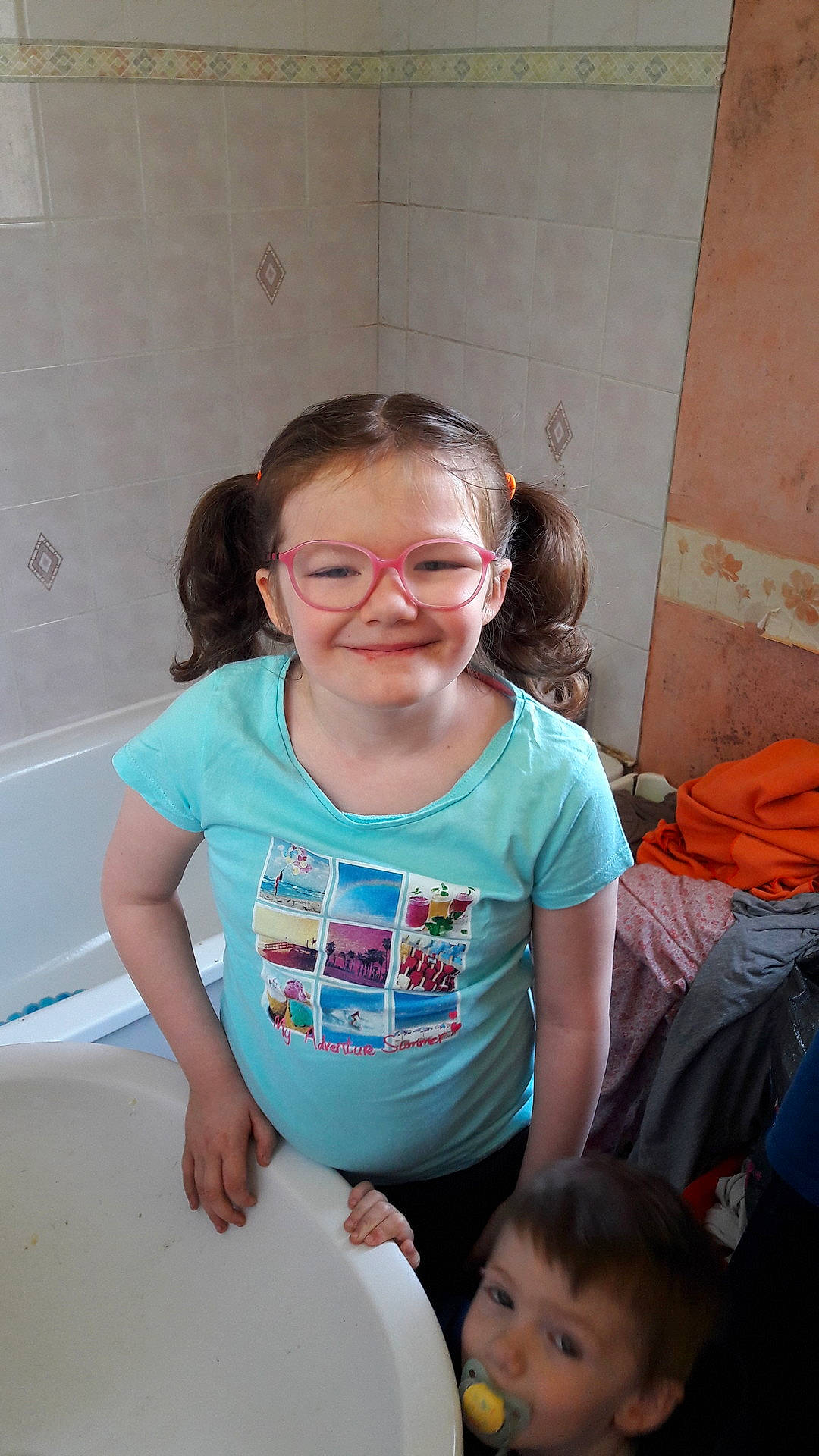 Natacha a rejoint le concours — aidez-le/la à gagner de superbes lots ! child, day, human_positions, infant, joy, people, person, play, toddler