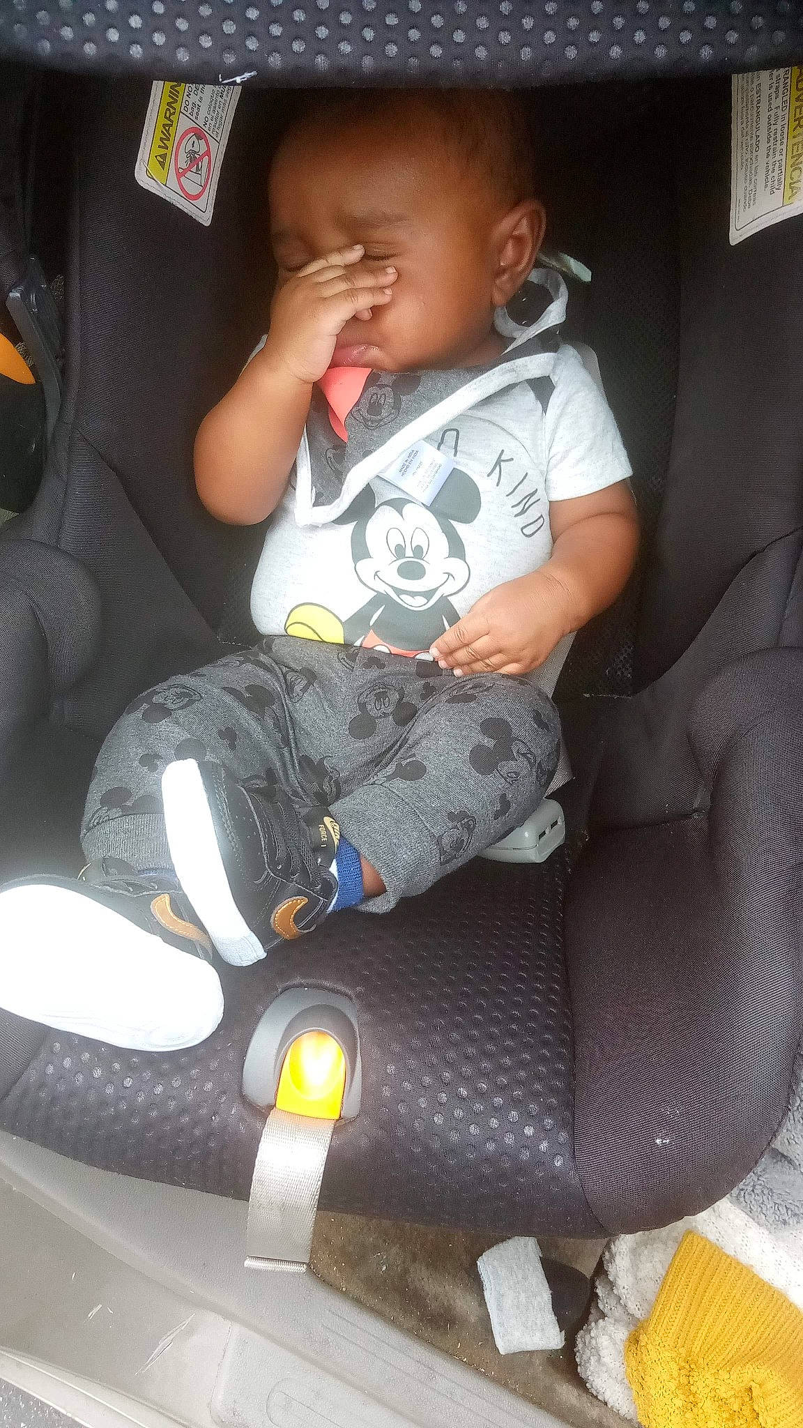 Jojo is registered to the contest to win money with this photo: automotive_design, baby, baby_carriage, baby_in_car_seat, baby_toddler_clothing, car_seat, car_seat_cover, comfort, finger, head, knee, lap, leg, person, seat_belt, steering_part, steering_wheel, thigh, toddler, vehicle_door