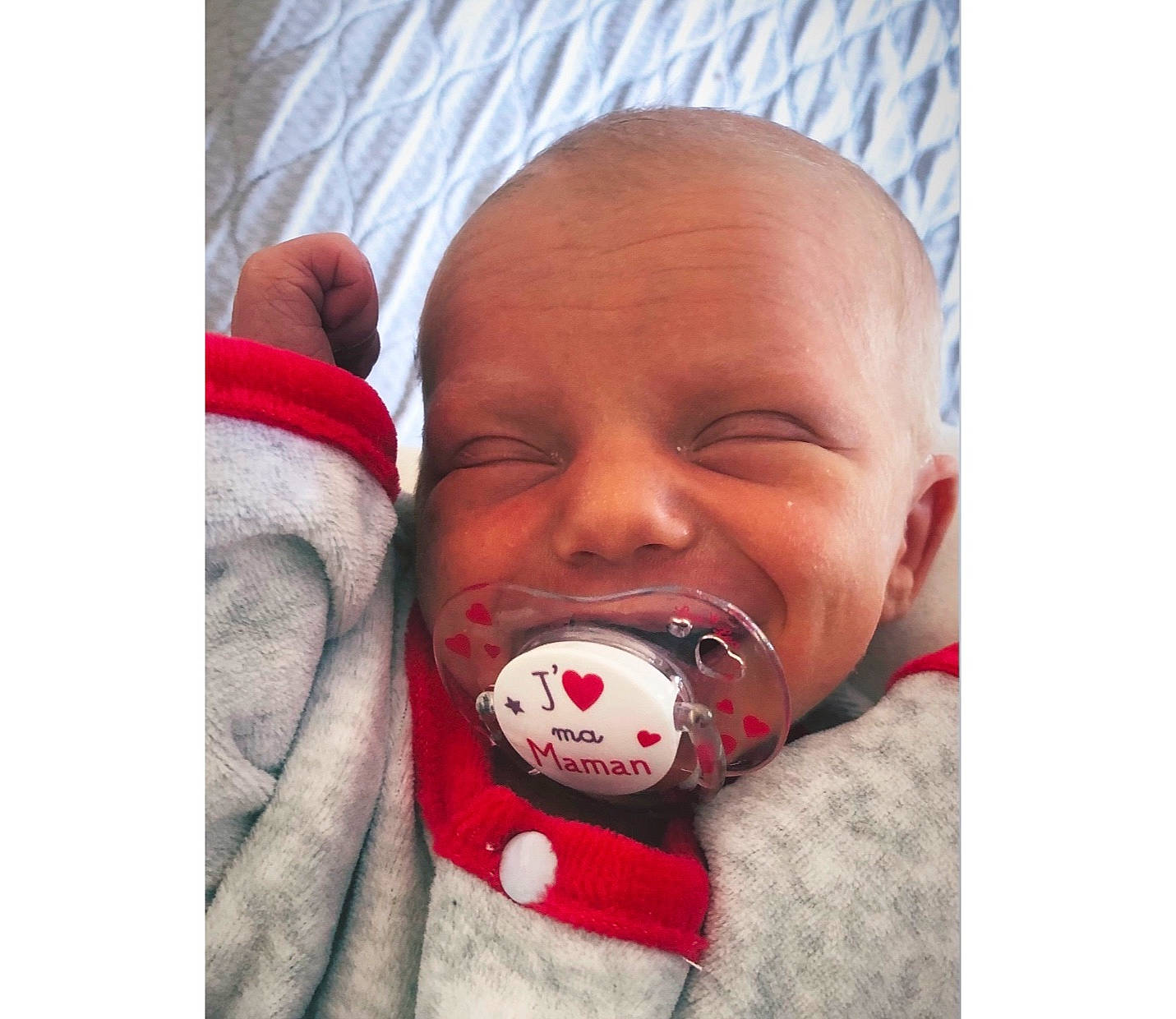 Cataleya participe au concours pour gagner de l'argent avec cette photo : baby, baby_products, baby_sleeping, carmine, cheek, child, chin, comfort, ear, eyebrow, eyelash, happy, linens, lip, mouth, nail, nose, person, selfie, toddler
