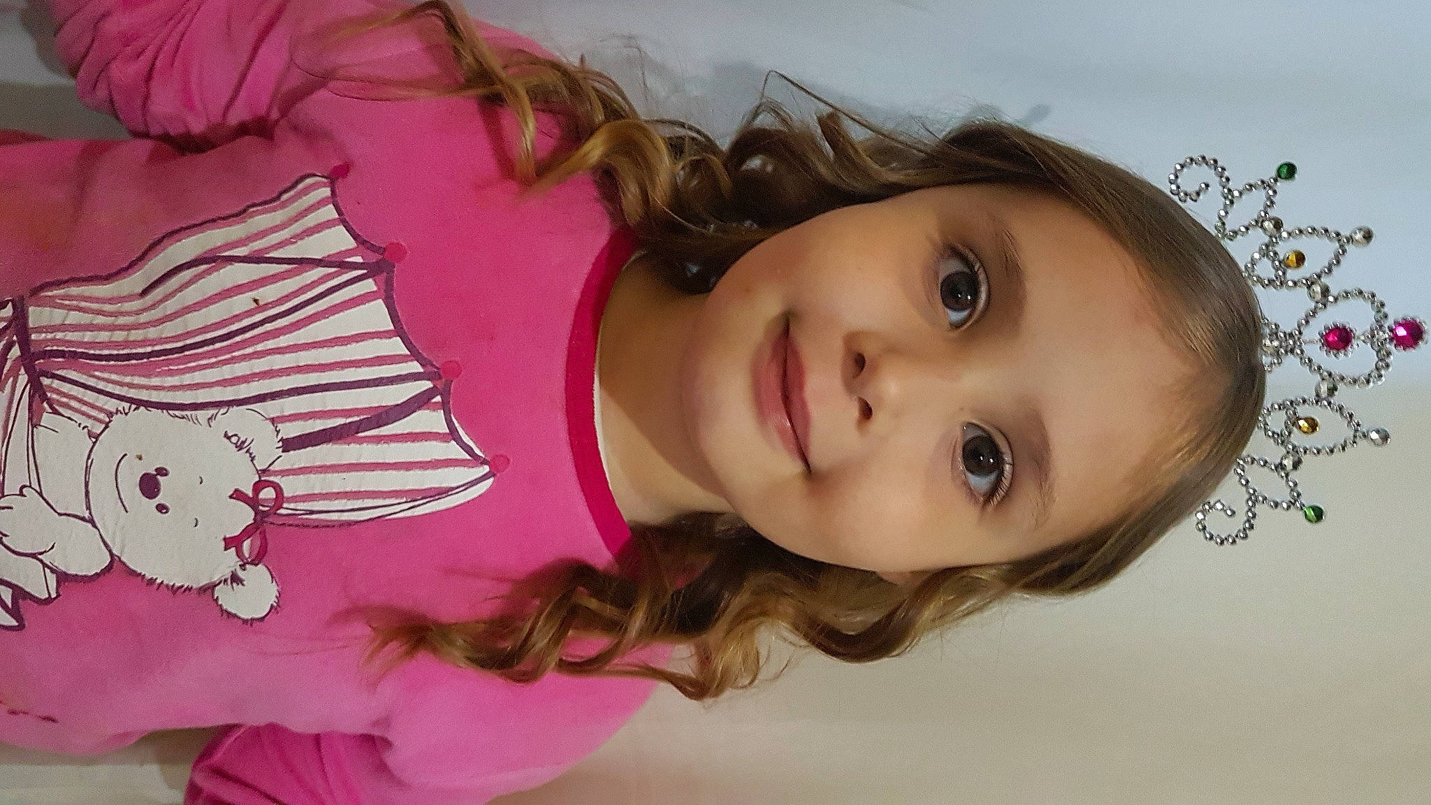 Isabella participe au concours pour gagner de l'argent avec cette photo : cheek, chin, clothing, ear, eye, eyebrow, eyelash, hair, happy, head, human, iris, joy, lip, mammal, mouth, neck, nose, person, pink