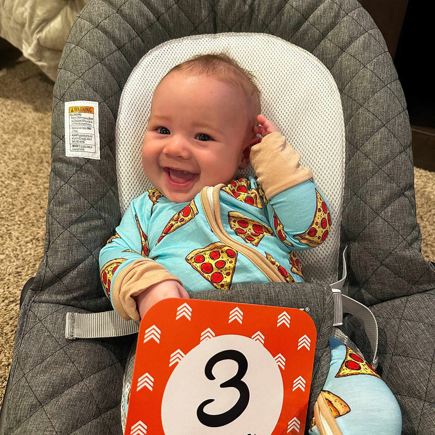 Boen is registered to the contest to win money with this photo: baby, babylaughing, chair, clothing, couch, cushion, face, furniture, happy, head, homedecor, laughing, person, photography, portrait, quilt, sitting, smile, t_shirt, text
