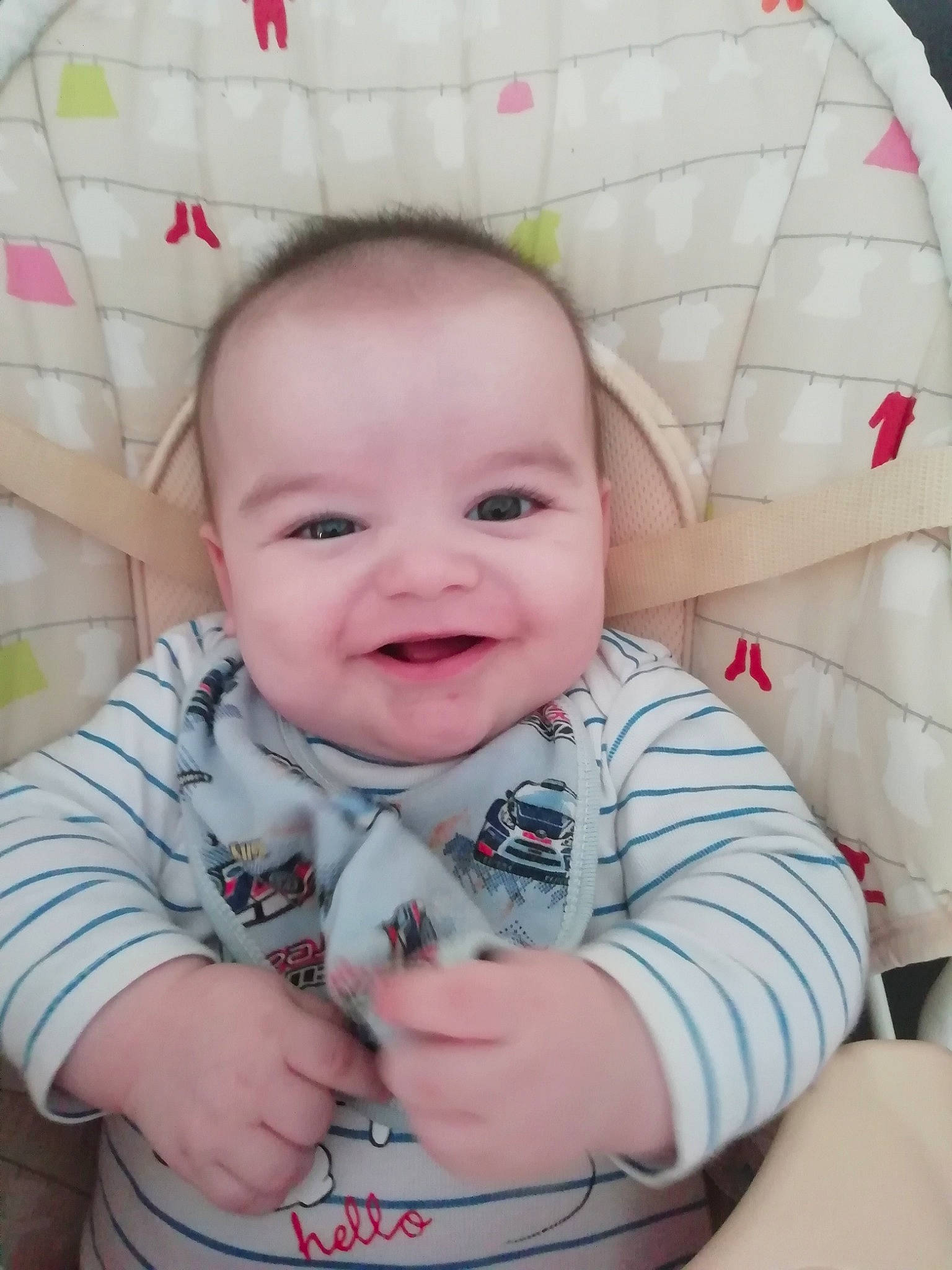 Antoine a rejoint le concours — aidez-le/la à gagner de superbes lots ! arm, baby_toddler_clothing, cheek, comfort, eye, eyebrow, facial_expression, hairstyle, happy, iris, joy, lip, mouth, nose, organ, person, pink, product, skin, sleeve