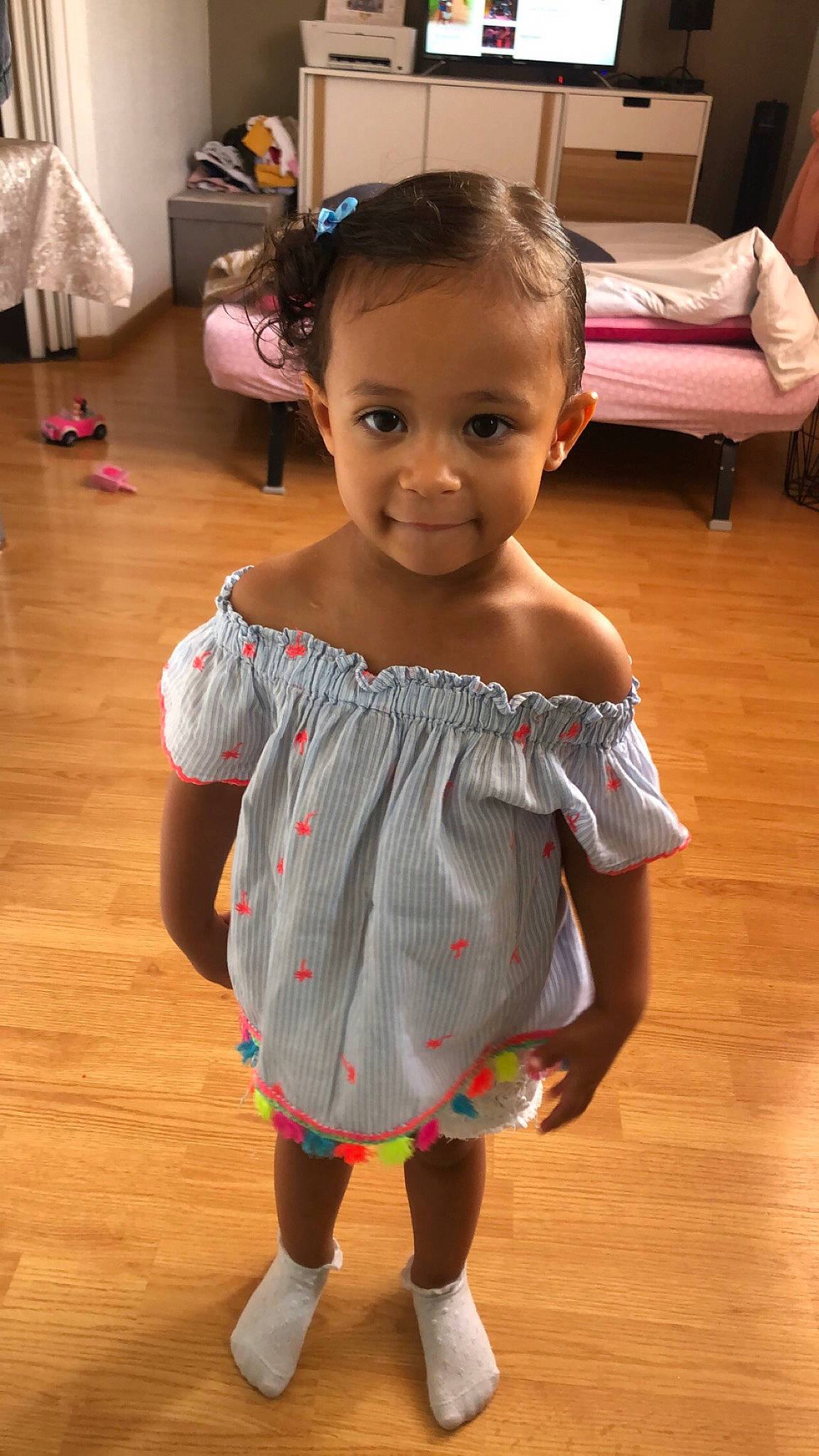 Nellya participe au concours pour gagner de l'argent avec cette photo : baby_toddler_clothing, cheek, child, dress, head, joint, joy, person, pink, shoulder, skin, smile, standing, toddler