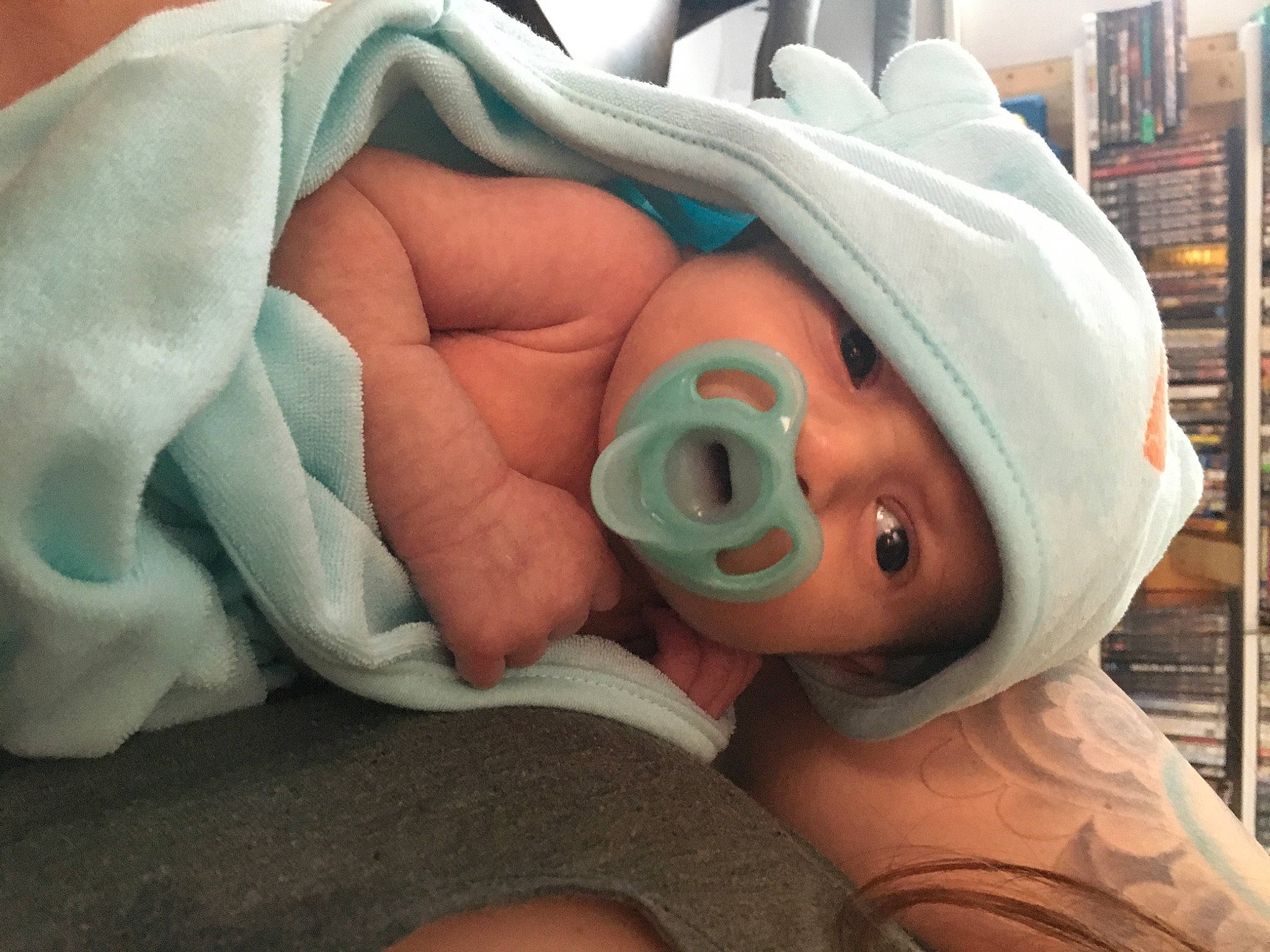 Roland is registered to the contest to win money with this photo: baby, cheek, comfort, eye, eyebrow, eyelash, head, headgear, headwear, health_care, hospital, human_body, linens, medical, medical_equipment, mouth, patient, person, service, shelf