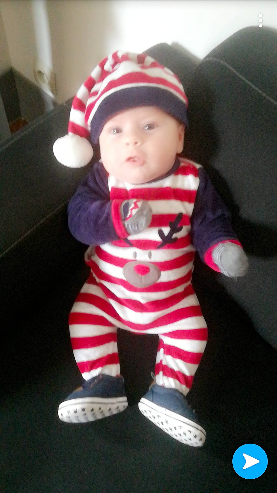 Maëtan participe au concours pour gagner de l'argent avec cette photo : boy, cap, child, cool, headgear, infant, person, product, red, textile, toddler