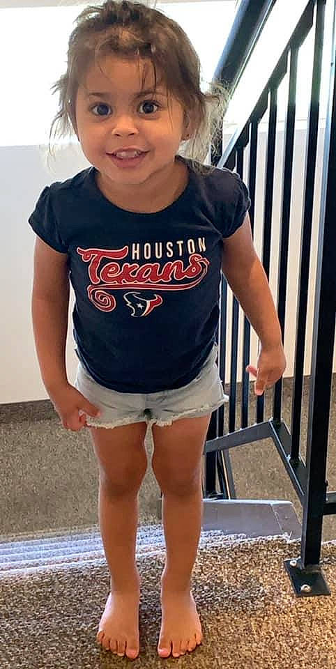 Aviana is registered to the contest to win money with this photo: child, child_model, clothing, cool, joy, leg, person, shorts, sleeve, smile, t_shirt, thigh, toddler, top