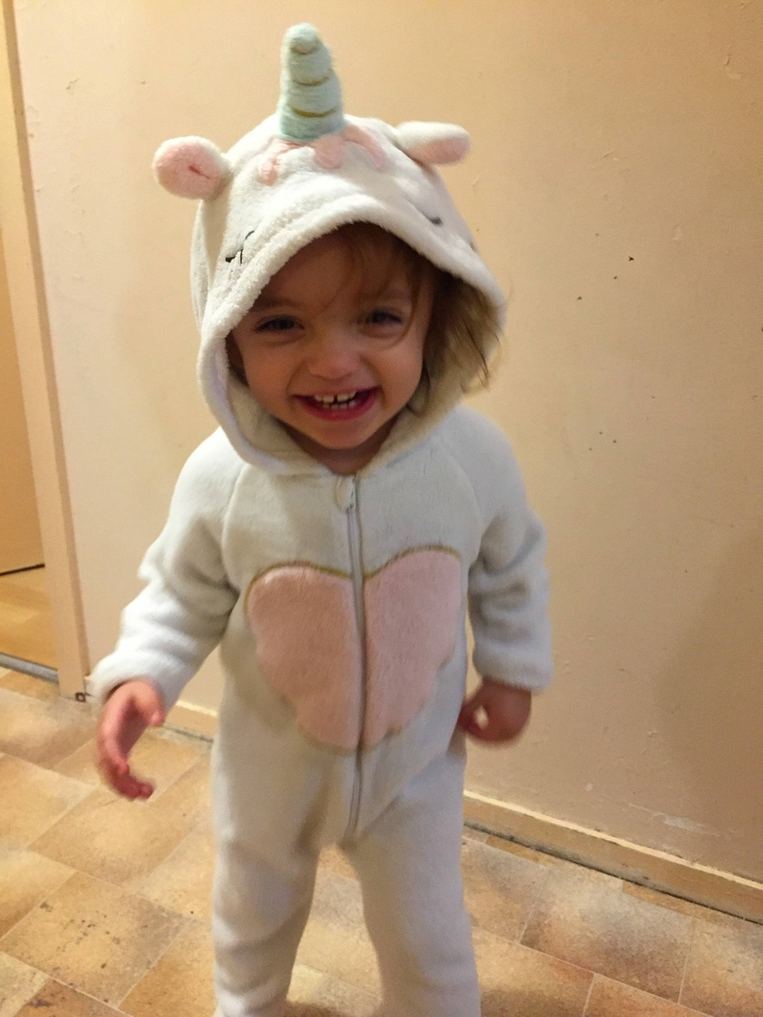 Soane participe au concours pour gagner de l'argent avec cette photo : baby, baby_toddler_clothing, child, costume, ear, fawn, headwear, joy, person, skin, smile, toddler