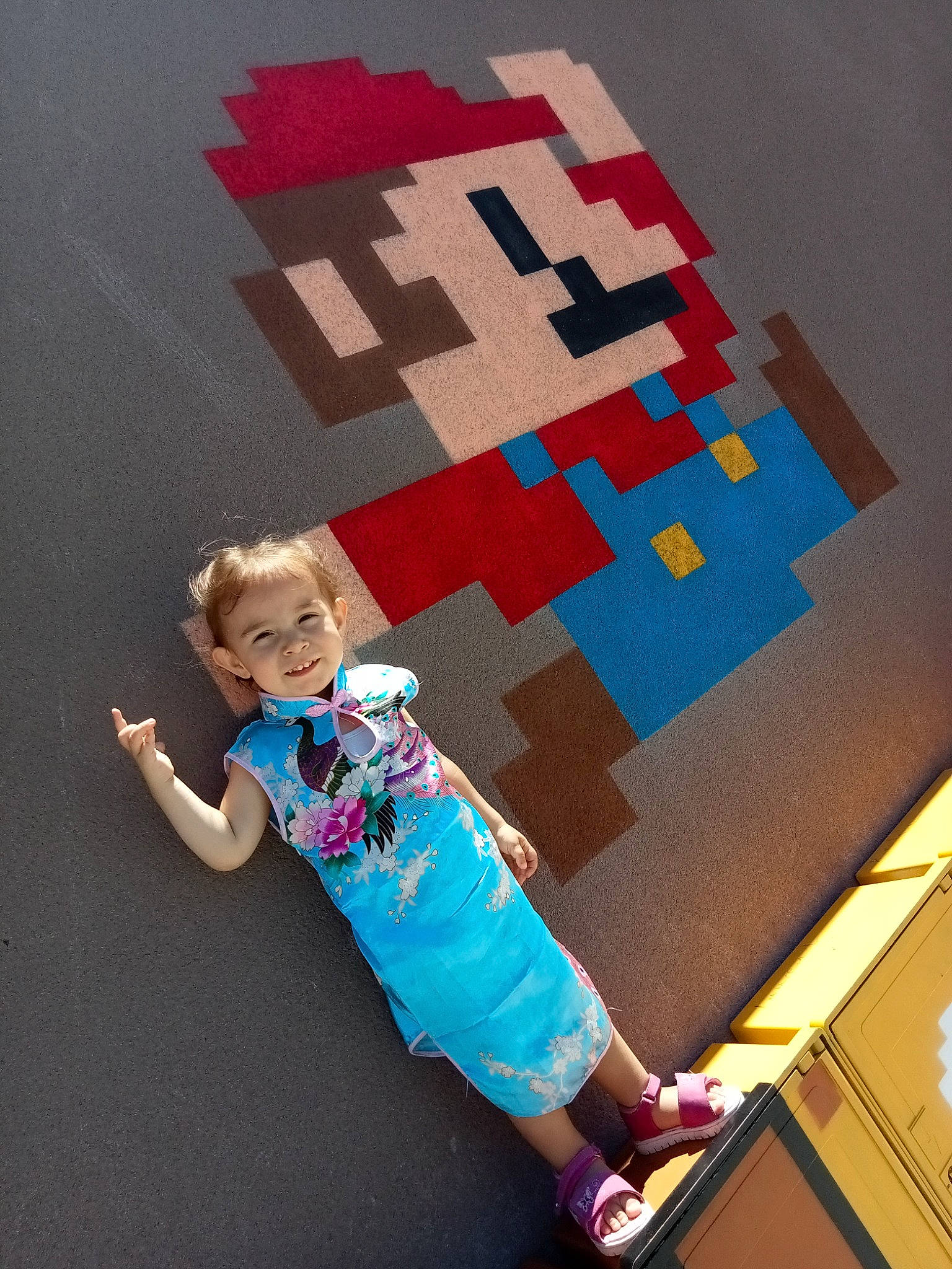 Jade participe au concours pour gagner de l'argent avec cette photo : art, baby_toddler_clothing, child, electric_blue, flooring, font, fun, happy, joy, magenta, pattern, person, pink, play, product, rectangle, shorts, sleeve, t_shirt, toddler