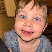 Marceau a rejoint le concours — aidez-le/la à gagner de superbes lots ! baby_bottle, blue_eyes, child, closeup, cute, face, hand, happy, holding, indoor, infant, mouth, person, short_hair, skin, smile, striped_shirt, teeth, toddler, young_child