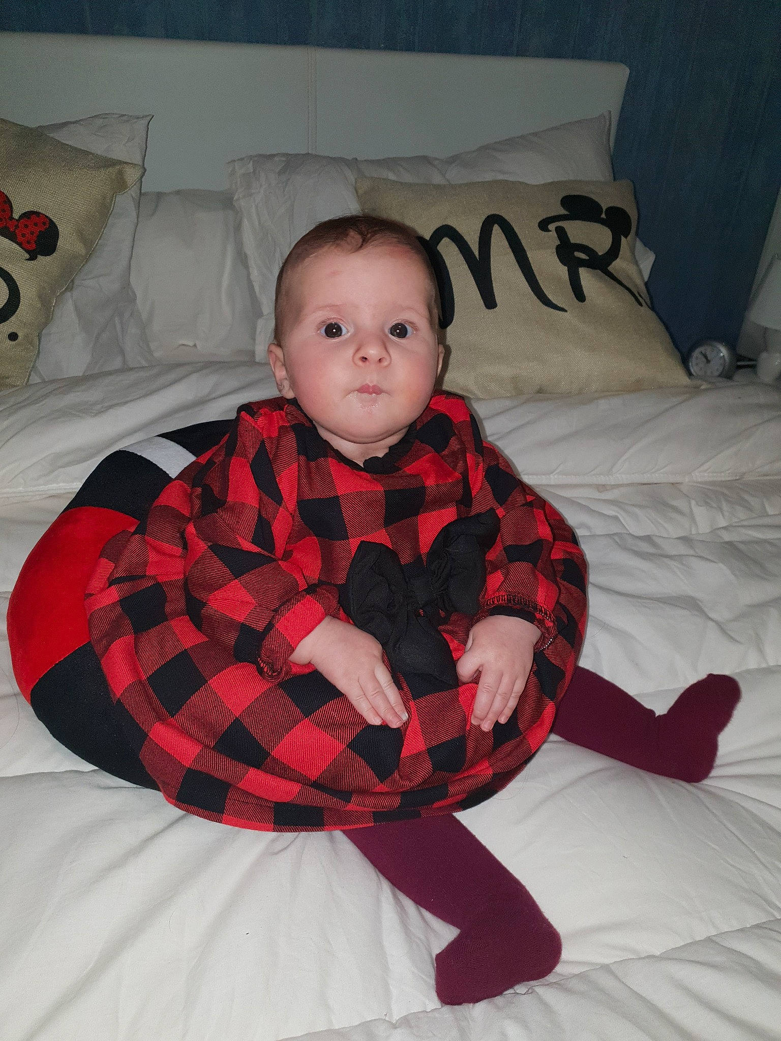 Sheryne participe au concours pour gagner de l'argent avec cette photo : baby_products, child, design, fun, girl, infant, outerwear, pattern, person, plaid, product, red, scarf, sitting, smile, tartan, textile, toddler