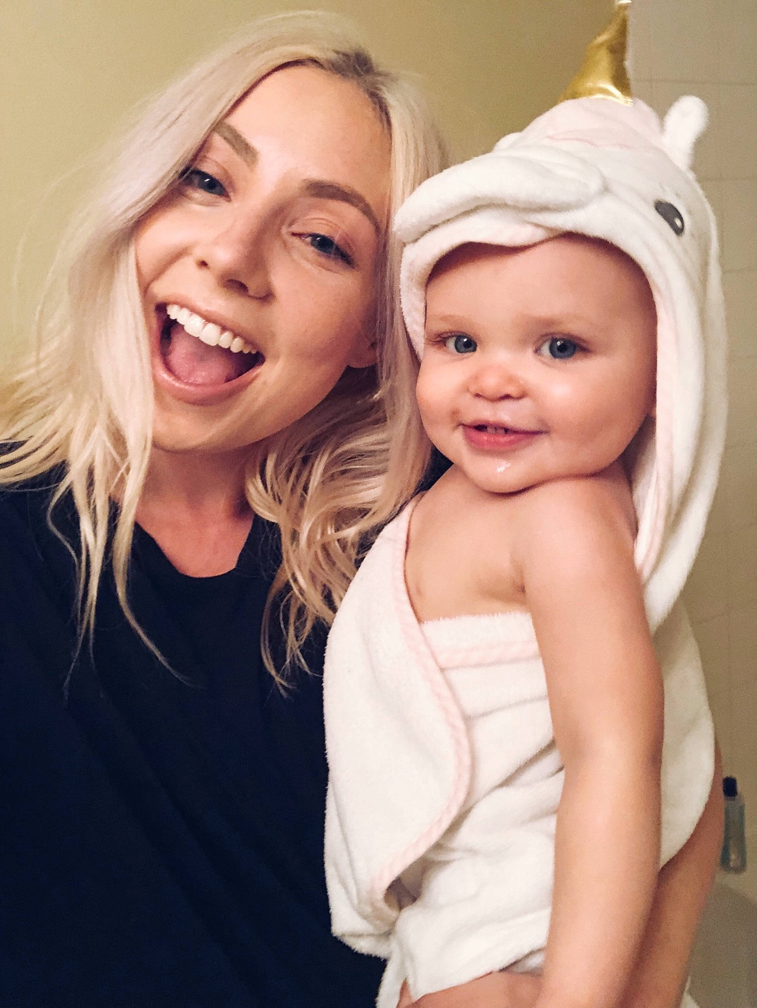 Monroe is registered to the contest to win money with this photo: baby, blond, child, daughter, face, facial_expression, fun, hair, hair_accessory, happy, head, headgear, joy, laugh, mother, people, person, photography, skin, smile