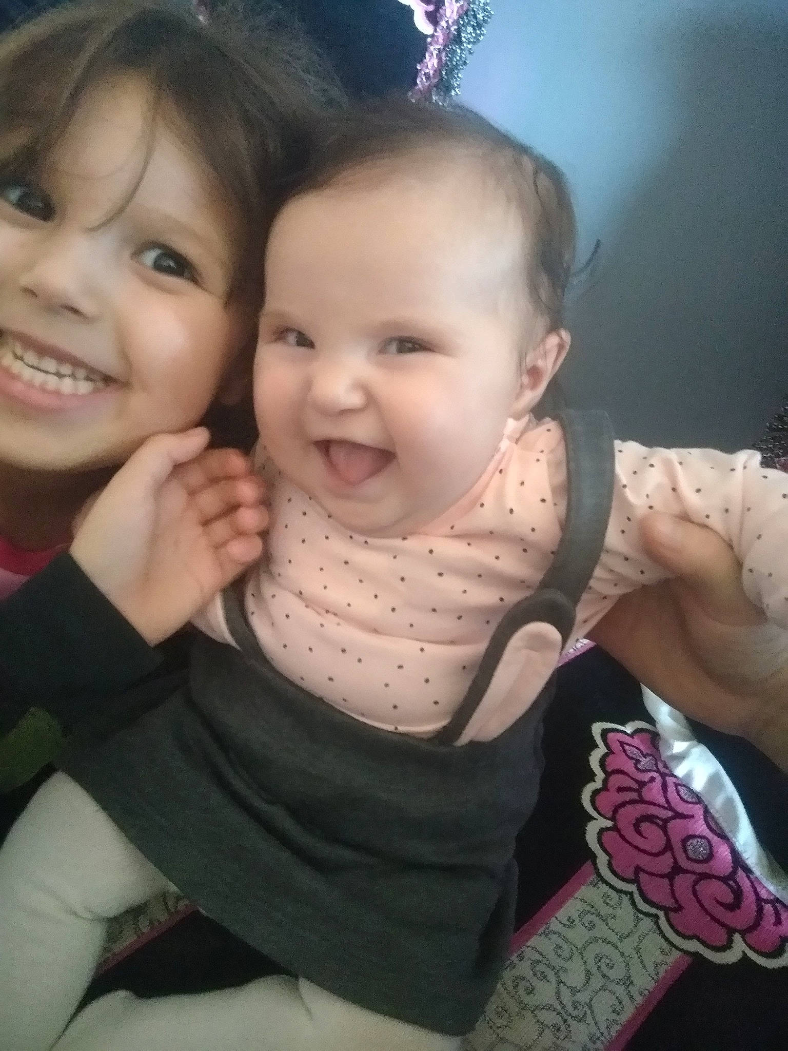 Rania participe au concours pour gagner de l'argent avec cette photo : arm, baby, beauty, cheek, child, chin, eyebrow, face, facial_expression, forehead, fun, happy, head, interaction, joy, nose, people, person, skin, smile