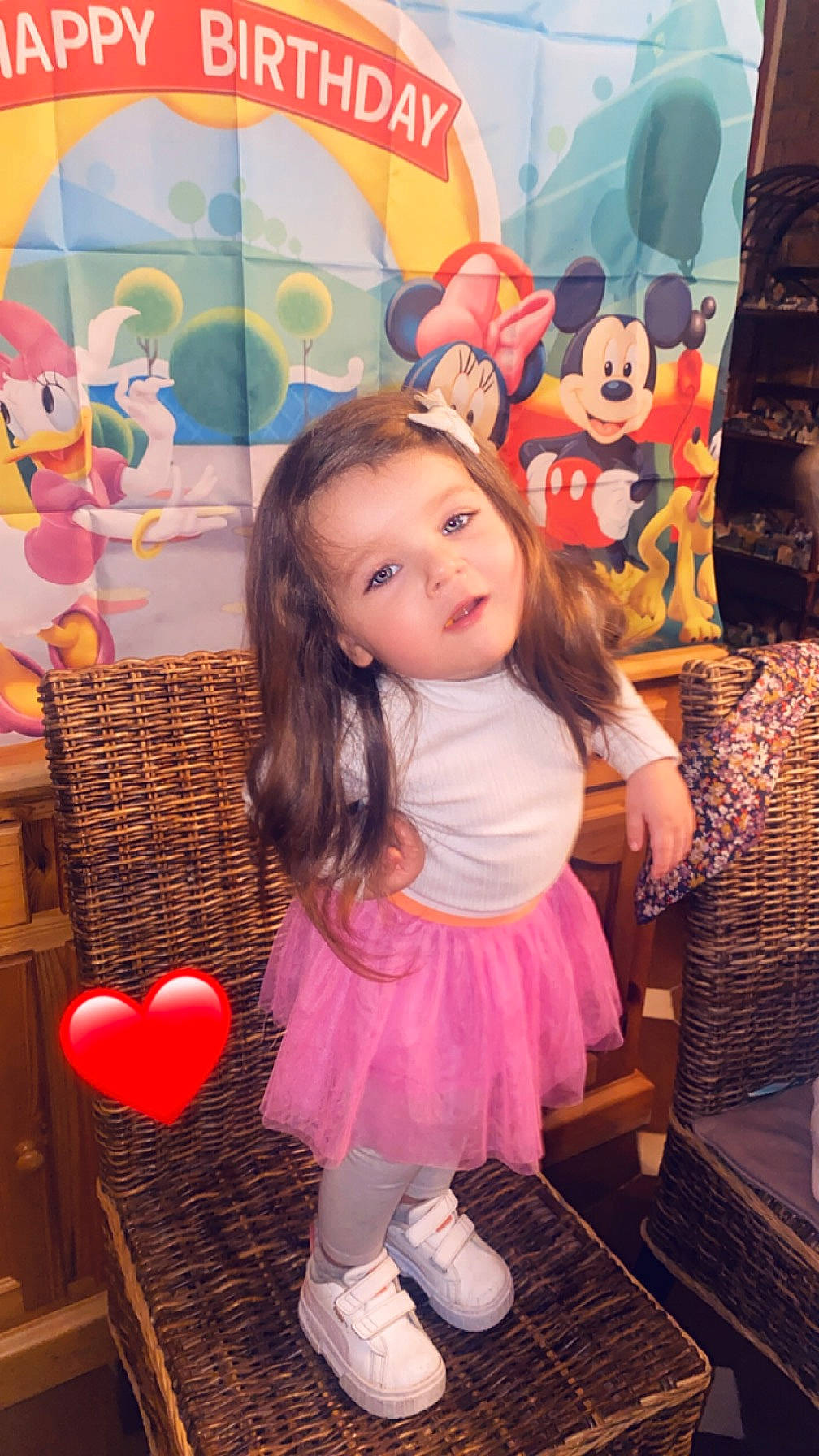 Angelina participe au concours pour gagner de l'argent avec cette photo : balloon, beauty, chair, child, event, fun, hairstyle, happy, leisure, magenta, mammal, organ, person, photograph, pink, shoe, skin, snapshot, sock, textile