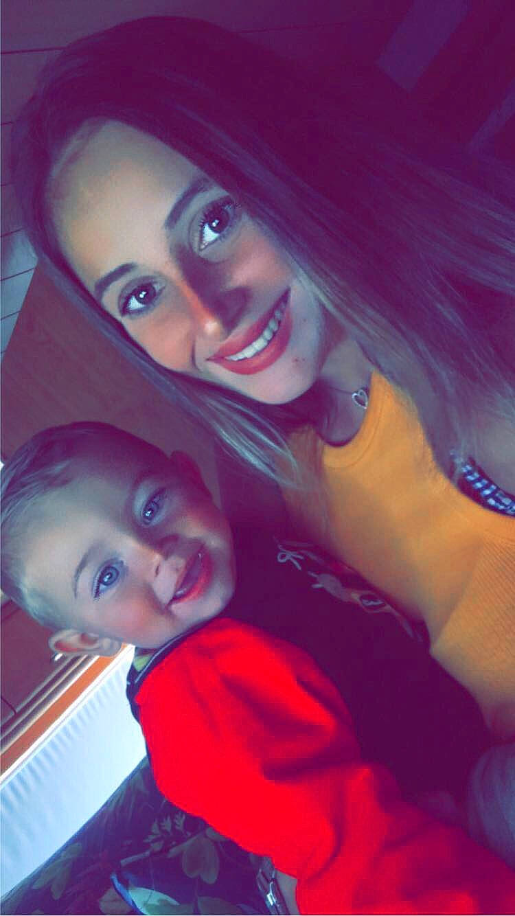 Yvann a rejoint le concours — aidez-le/la à gagner de superbes lots ! cheek, chin, cool, eye, eyebrow, face, flash_photography, happy, head, iris, joy, lighting, lip, magenta, mouth, nose, person, pink, purple, skin