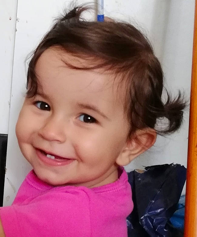 Mei-lee participe au concours pour gagner de l'argent avec cette photo : baby, baby_toddler_clothing, bangs, cheek, child, chin, ear, eyebrow, eyelash, face, forehead, gesture, happy, jaw, joy, lip, nose, person, skin, sleeve