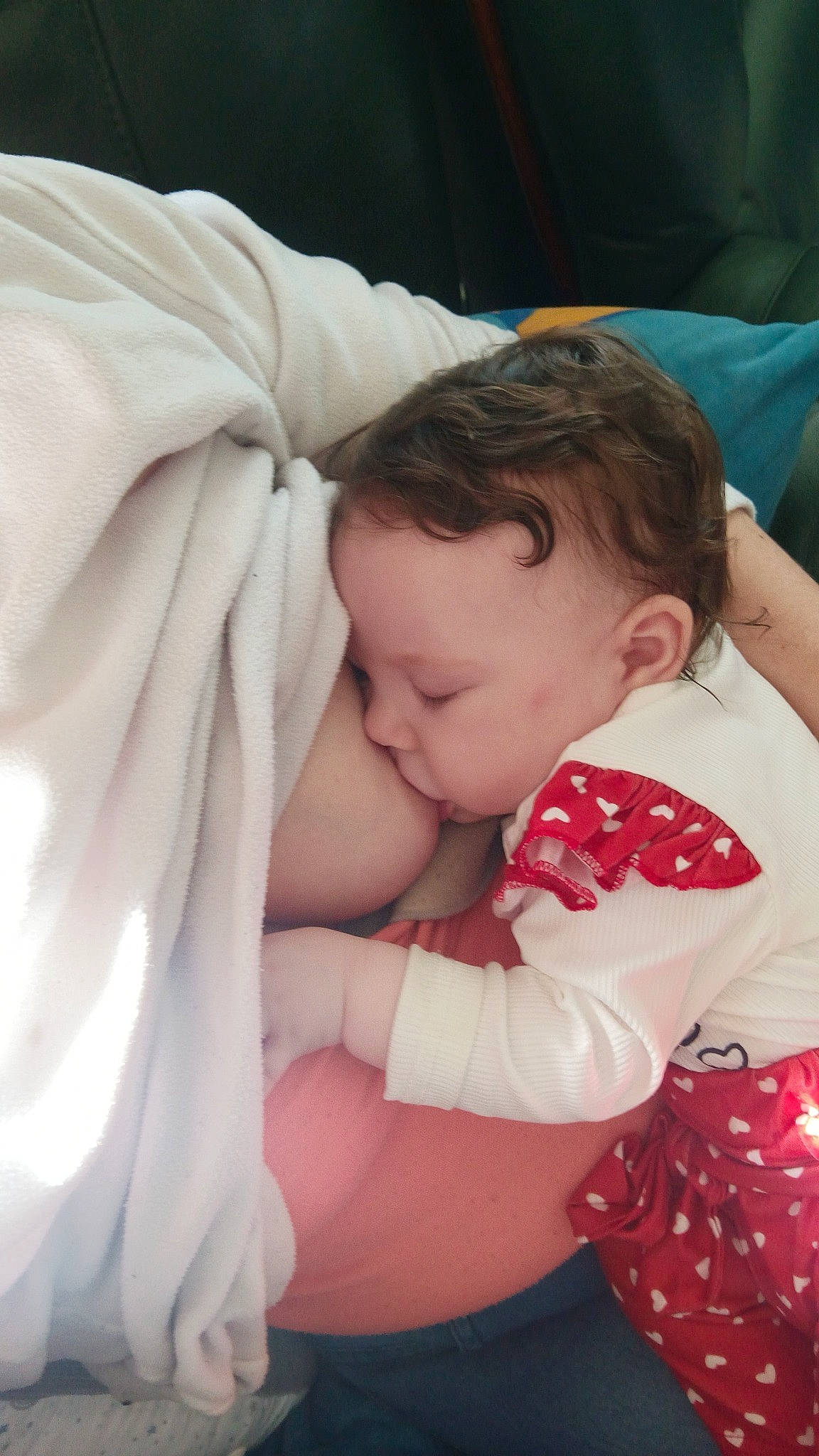 Hella participe au concours pour gagner de l'argent avec cette photo : baby, baby_sleeping, baby_toddler_clothing, cheek, child, comfort, facial_expression, gesture, hairstyle, happy, hug, love, nap, pattern, person, sitting, skin, sleep, sleeve, thumb
