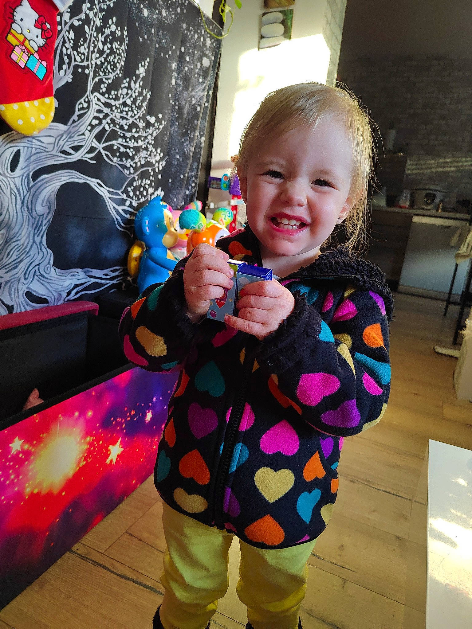 Lylou participe au concours pour gagner de l'argent avec cette photo : baby, child, event, finger, flooring, fun, happy, head, joy, leisure, organ, party, pattern, person, pink, play, purple, room, smile, sock