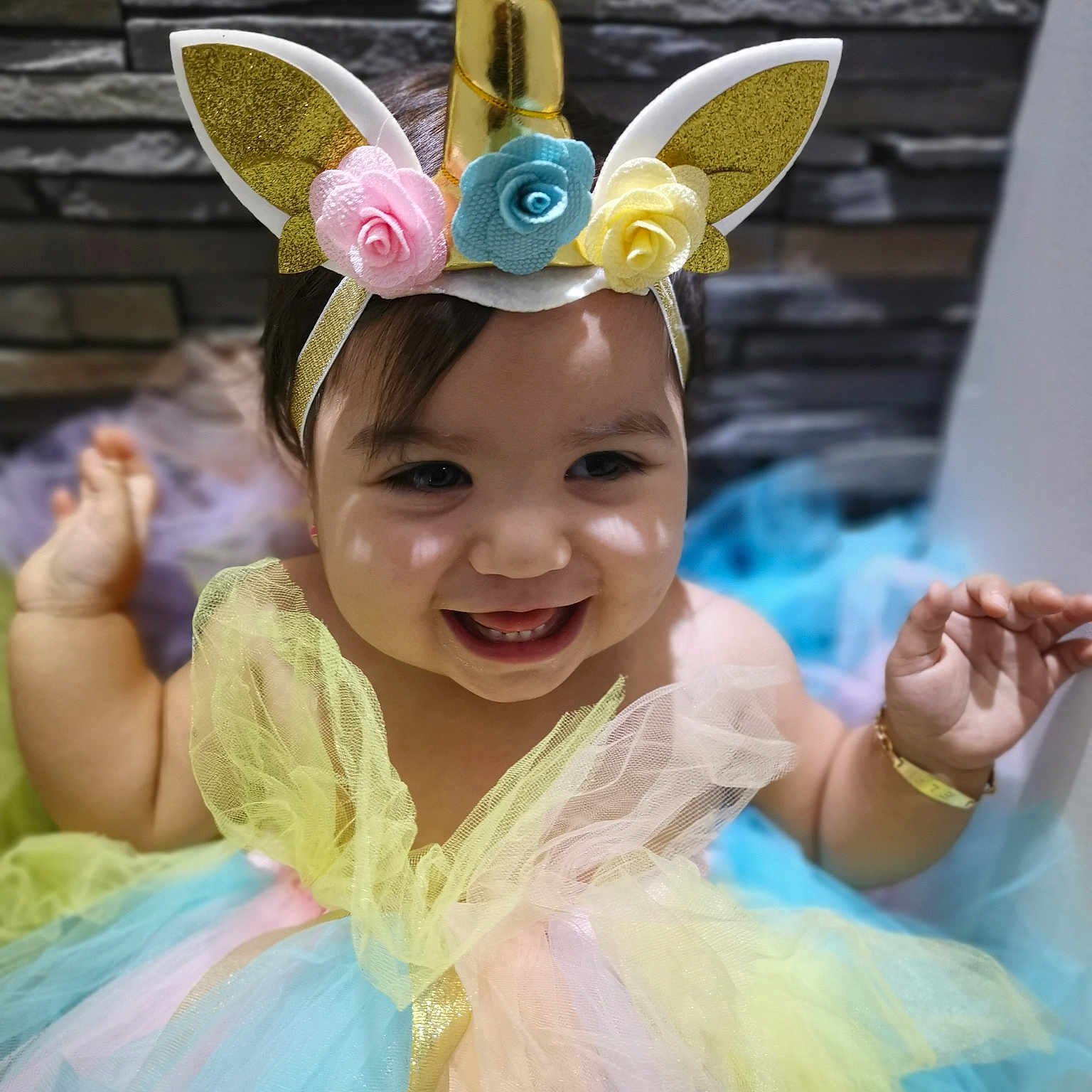 Ela participe au concours pour gagner de l'argent avec cette photo : child, costume, costume_accessory, costume_hat, ear, easter, easter_bunny, fawn, fictional_character, fun, headwear, joy, person, smile, toddler
