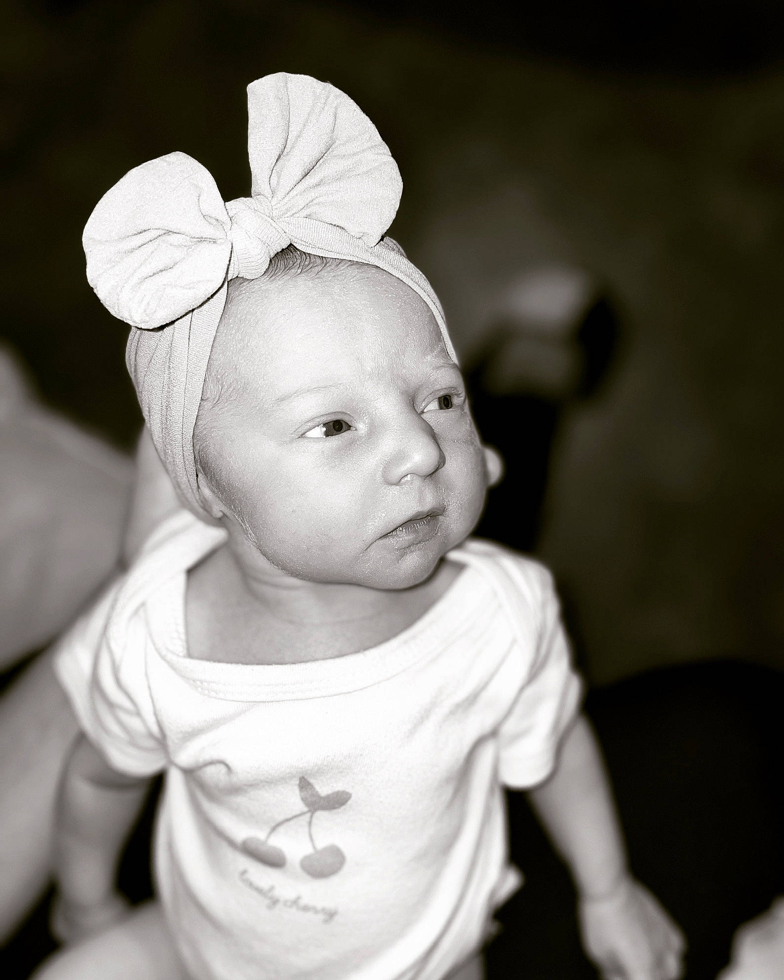 Ilyanna a rejoint le concours — aidez-le/la à gagner de superbes lots ! baby, baby_toddler_clothing, cap, cheek, costume_hat, ear, eye, eyebrow, eyelash, flash_photography, hair, happy, head, headgear, headpiece, iris, lip, nose, person, skin