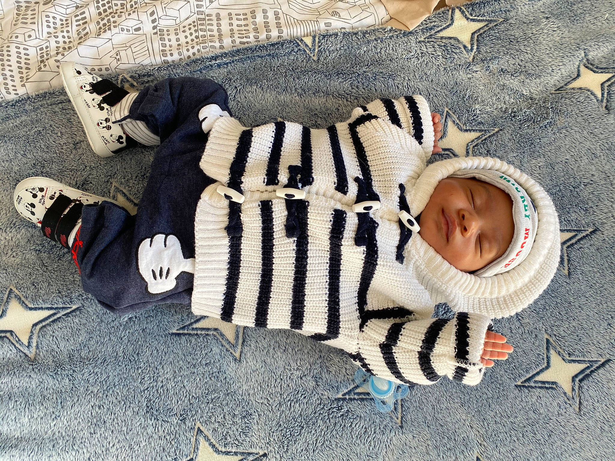 Nicolas a rejoint le concours — aidez-le/la à gagner de superbes lots ! baby, child, cool, design, footwear, headwear, illustration, nap, person, product, shoe, skeleton, sleep, t_shirt, toddler