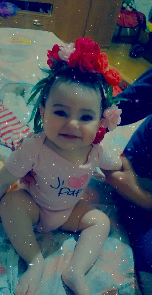 Vanessa participe au concours pour gagner de l'argent avec cette photo : aqua, art, bathing, cheek, child, eye, face, flower, fun, happy, head, headgear, iris, person, pink, skin, smile, summer, toddler, toy