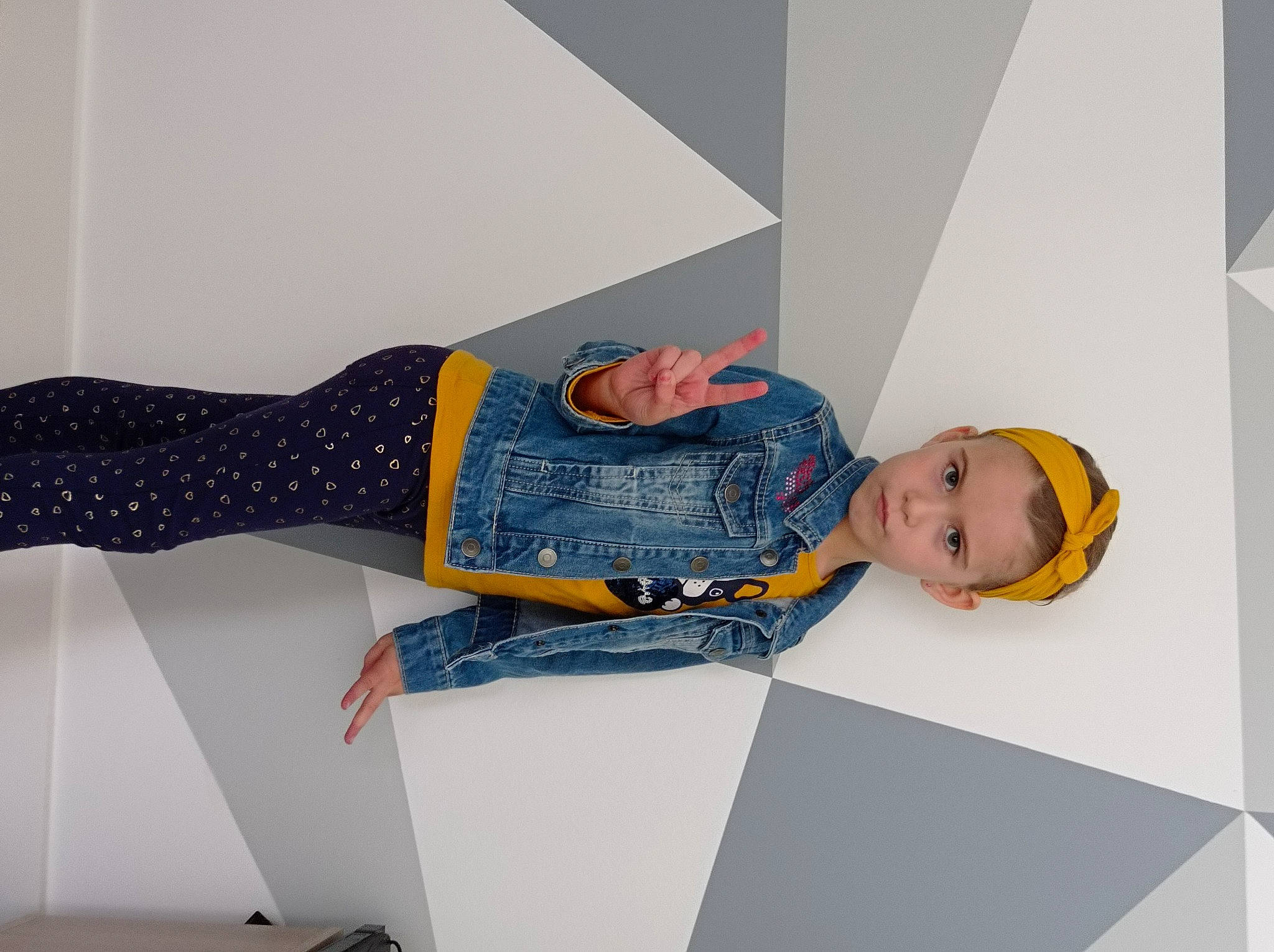 Ilyana participe au concours pour gagner de l'argent avec cette photo : art, baby, child, comfort, denim, electric_blue, fashion_design, fictional_character, flooring, fun, headwear, paper, pattern, person, room, sitting, sleeve, smile, street_fashion, t_shirt