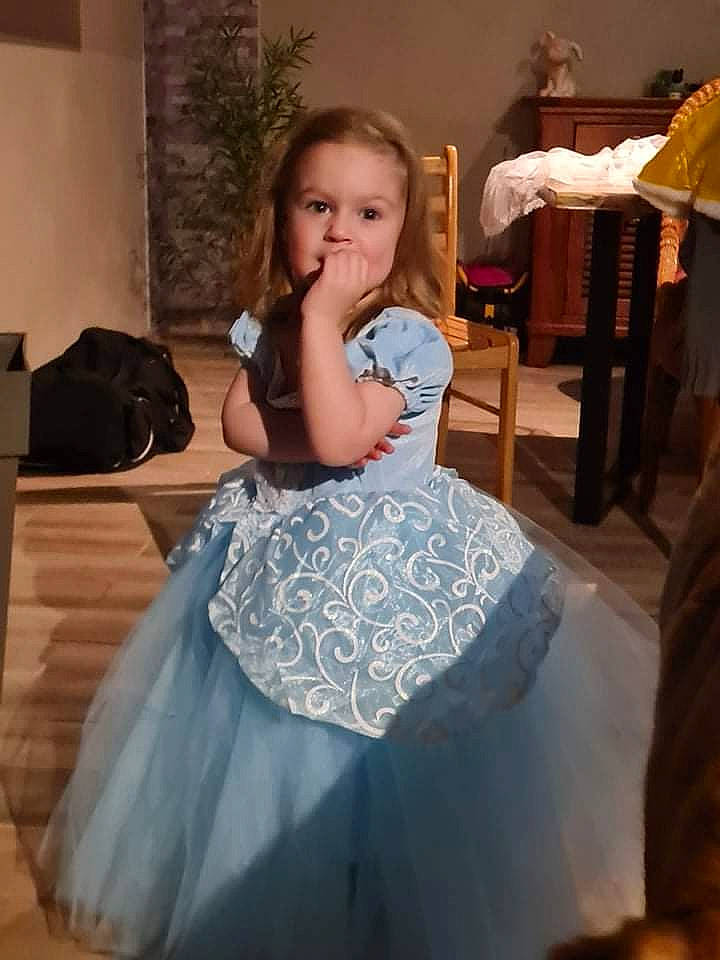 Eden participe au concours pour gagner de l'argent avec cette photo : baby_toddler_clothing, chair, day_dress, dress, event, fashion_design, flash_photography, formal_wear, fun, gown, happy, iris, long_hair, luggage_and_bags, one_piece_garment, person, shoulder, sitting, standing, toddler