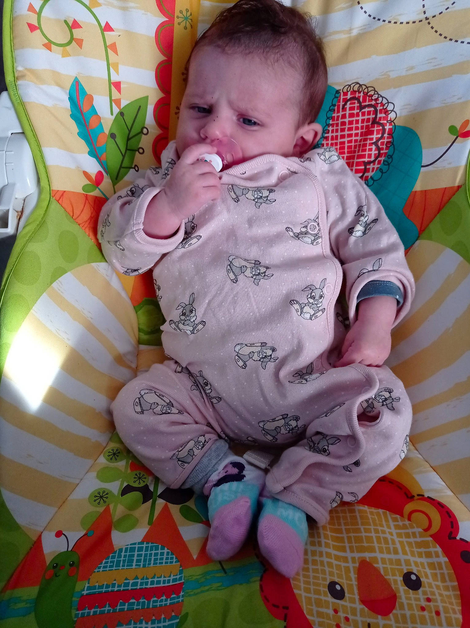 Andréa participe au concours pour gagner de l'argent avec cette photo : baby, baby_products, baby_sleeping, baby_toddler_clothing, bedding, cheek, child, comfort, face, head, lap, linens, pattern, person, pink, room, sitting, skin, sleeve, textile