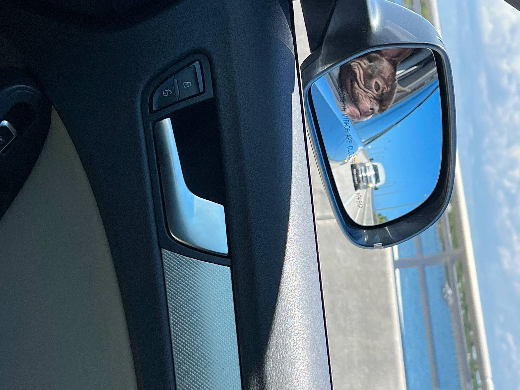 Bossie is registered to the contest to win money with this photo: auto_part, automotive_design, automotive_exterior, automotive_lighting, automotive_mirror, automotive_parking_light, automotive_side_view_mirror, automotive_tire, car, fender, grille, hood, mirror, mode_of_transport, motor_vehicle, personal_luxury_car, rim, tints_and_shades, vehicle, vehicle_door