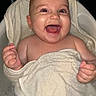 Victoria a rejoint le concours — aidez-le/la à gagner de superbes lots ! baby, bathtub, towel, happy, smiling, child, water, skin, cute, infant, bath, joy, expression, indoors, person, naked, head, face, hand, wet