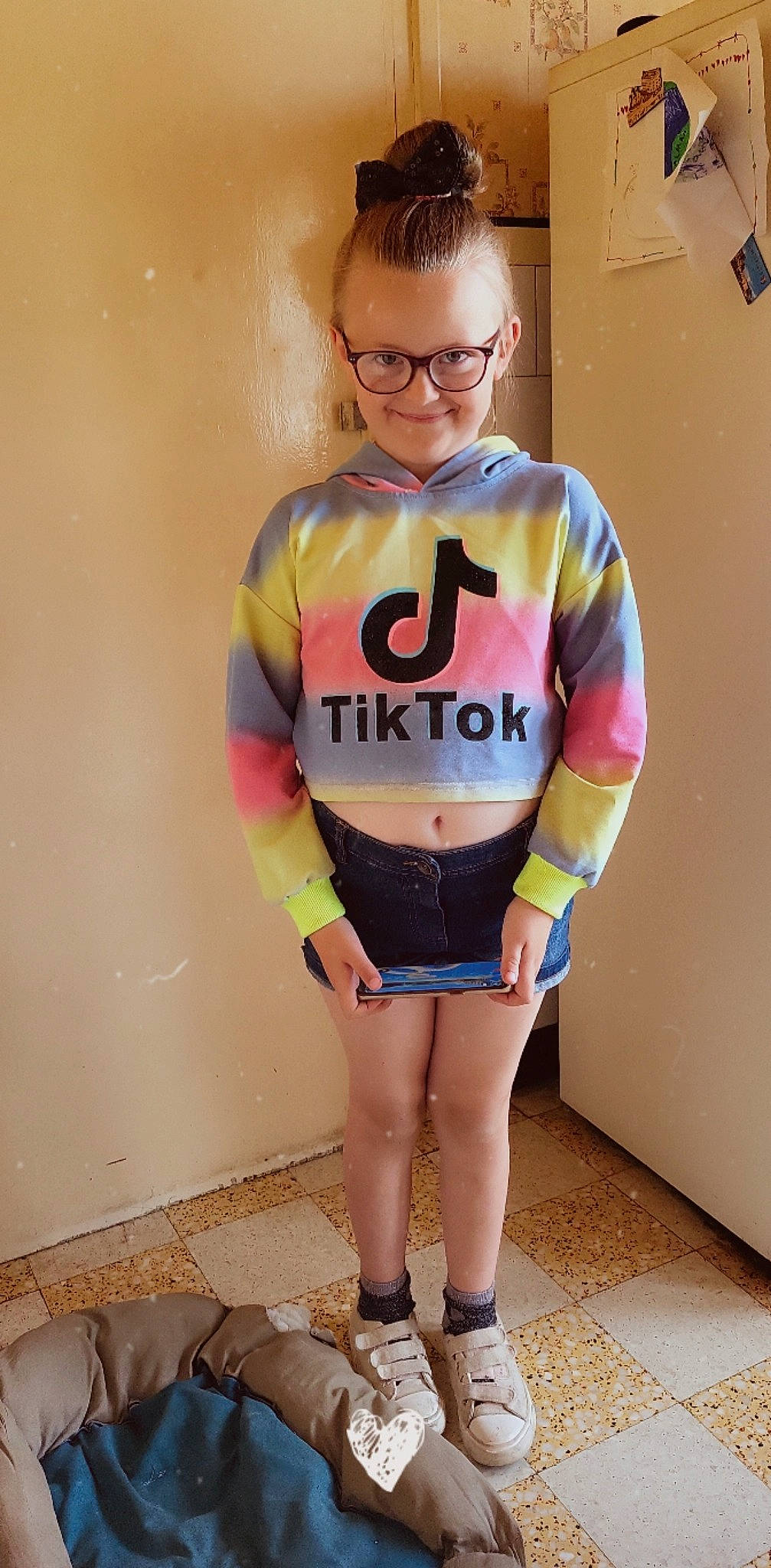 Loana participe au concours pour gagner de l'argent avec cette photo : cycling_shorts, eyewear, glasses, goggles, hair, hairstyle, joy, leg, neck, outerwear, person, shorts, shoulder, skin, sleeve, sportswear, street_fashion, sunglasses, textile, thigh