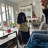 Unaï a rejoint le concours — aidez-le/la à gagner de superbes lots ! dog, indoor, living_room, person_hand, furniture, bib, rug, table, glass, plant, lamp, chair, window, food, casual, cozy, floor, curtain, couch, home