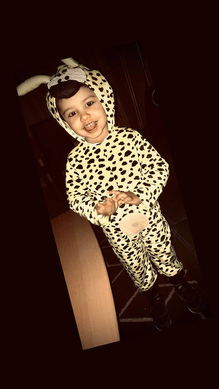 Matheo a rejoint le concours — aidez-le/la à gagner de superbes lots ! arm, cap, darkness, elbow, electric_blue, entertainment, event, eyewear, fashion_accessory, fashion_design, flash_photography, headwear, human_body, human_leg, jewellery, joy, music, performing_arts, person, sleeve