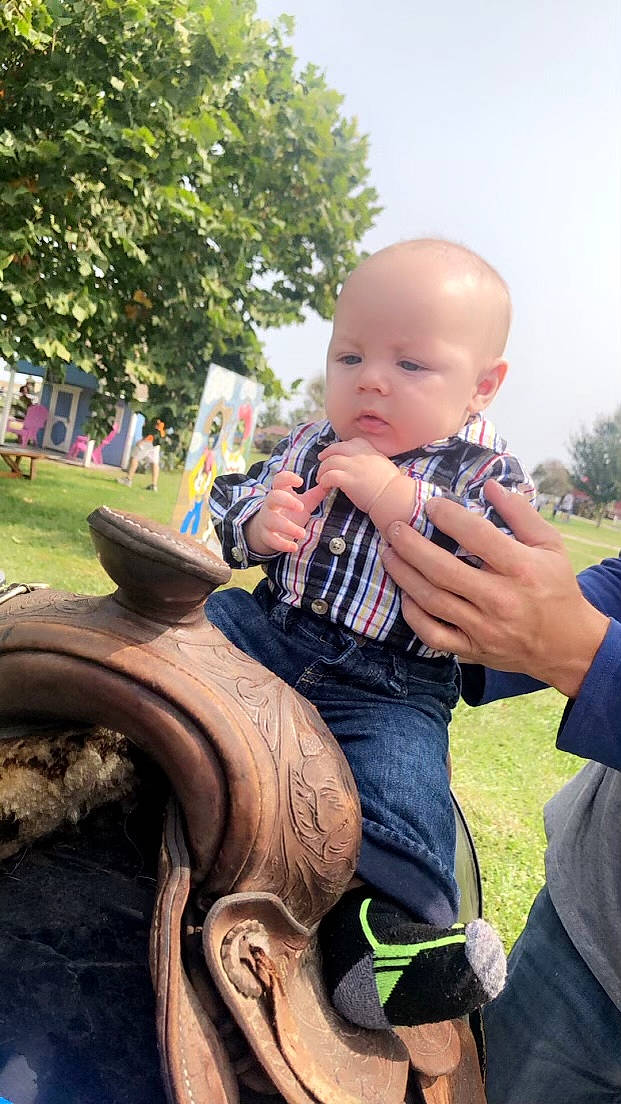 Rhett is registered to the contest to win money with this photo: child, finger, person, play, sitting, smile, toddler, tree